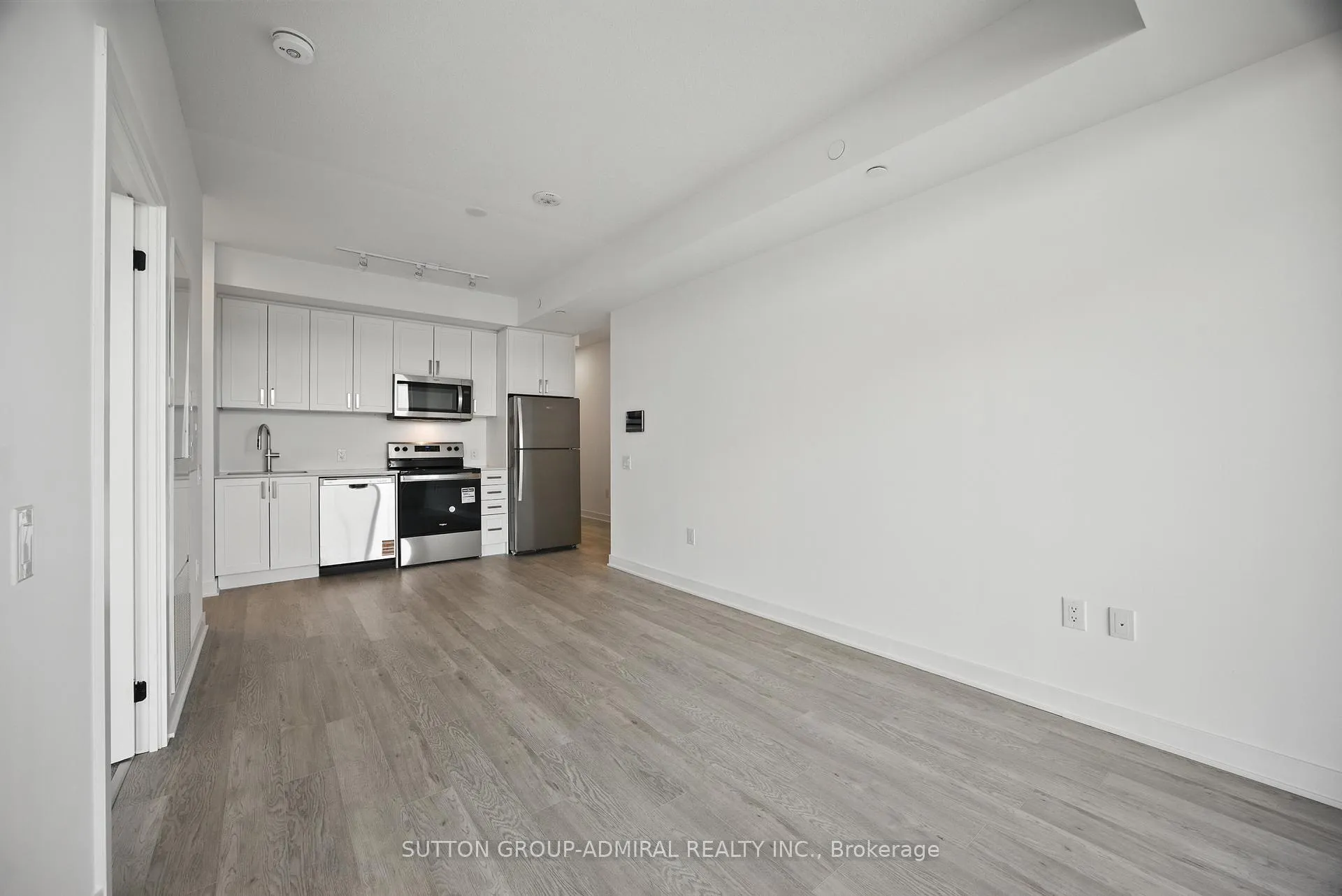 Photo 6 of Unit 1420, 2782 Barton Street E, Hamilton, Grayside — HOMEH