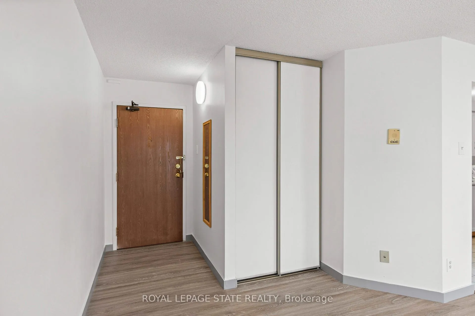 Photo 4 of Unit 309, 175 Hunter Street E, Hamilton, Corktown — HOMEH