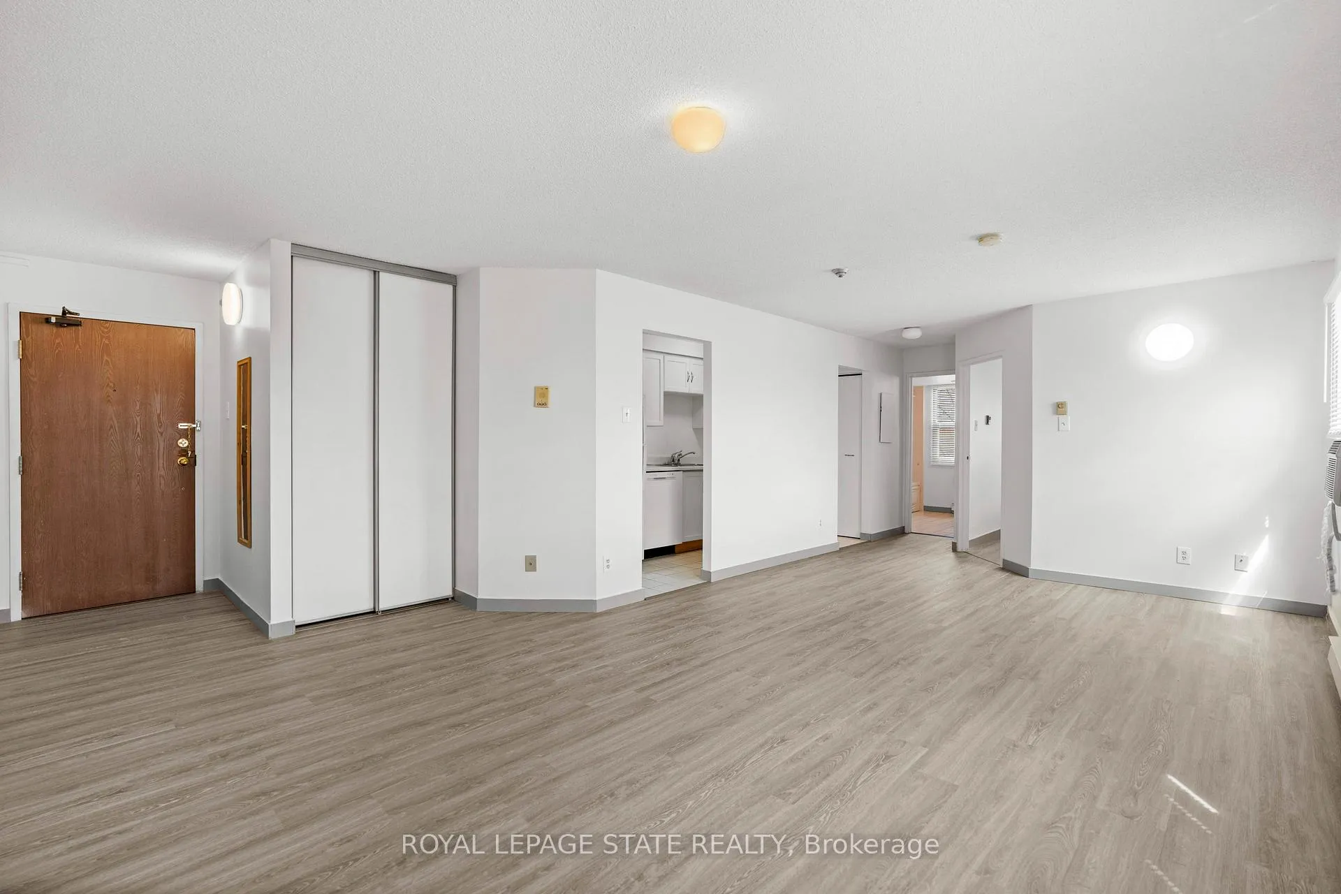 Photo 5 of Unit 309, 175 Hunter Street E, Hamilton, Corktown — HOMEH