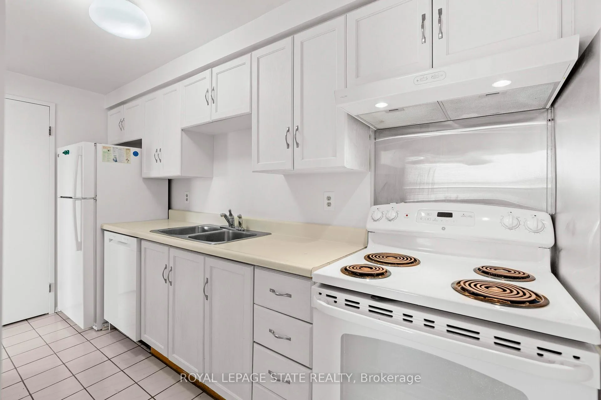 Photo 10 of Unit 309, 175 Hunter Street E, Hamilton, Corktown — HOMEH