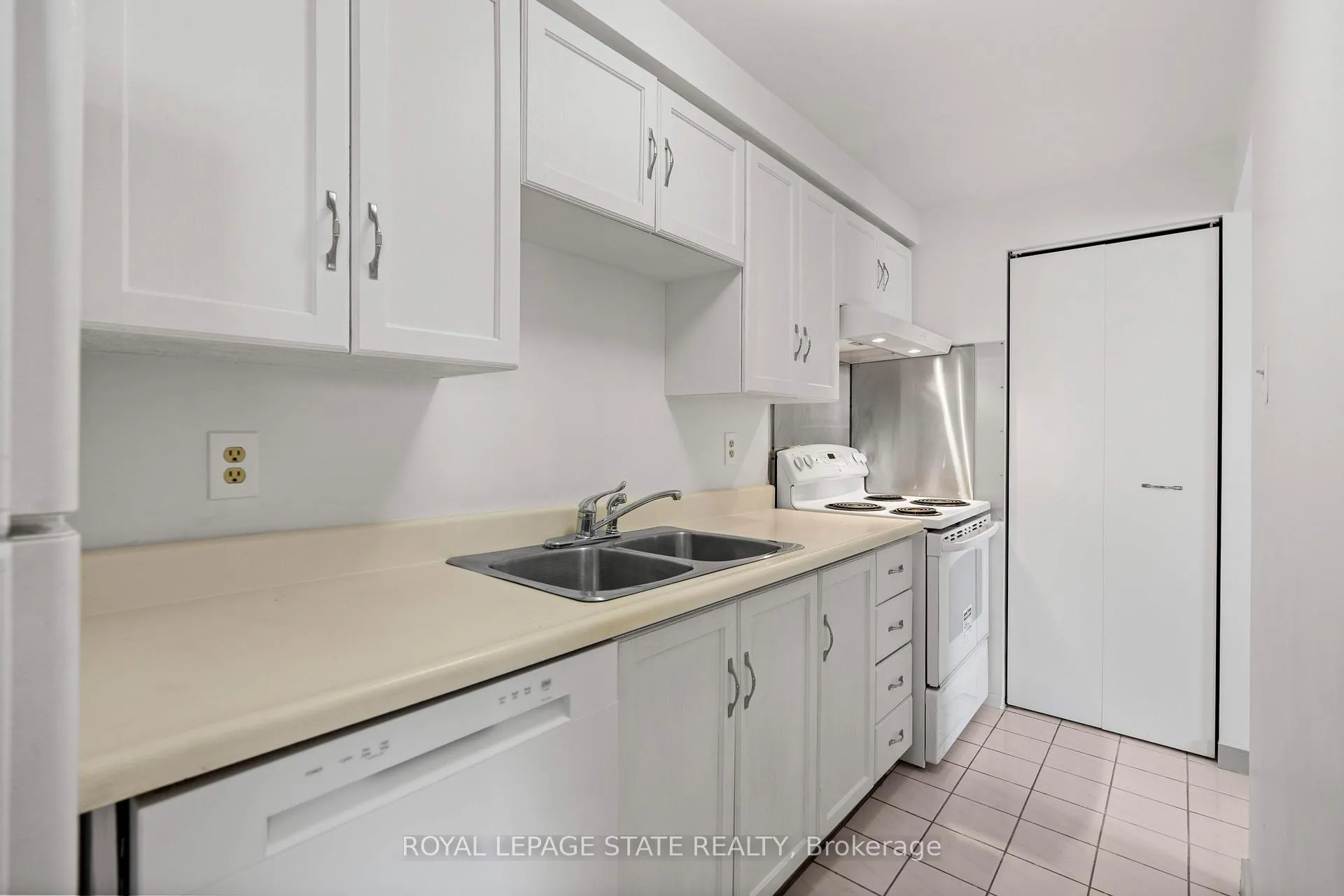 Photo 12 of Unit 309, 175 Hunter Street E, Hamilton, Corktown — HOMEH
