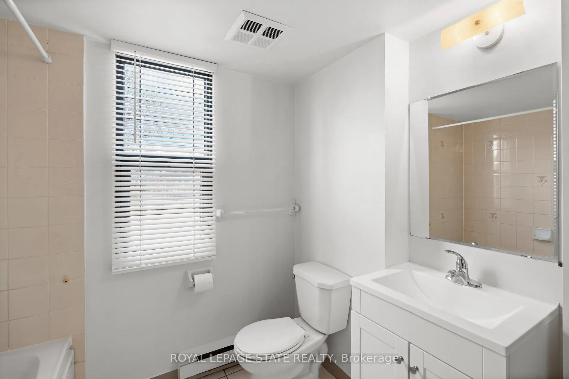 Photo 16 of Unit 309, 175 Hunter Street E, Hamilton, Corktown — HOMEH