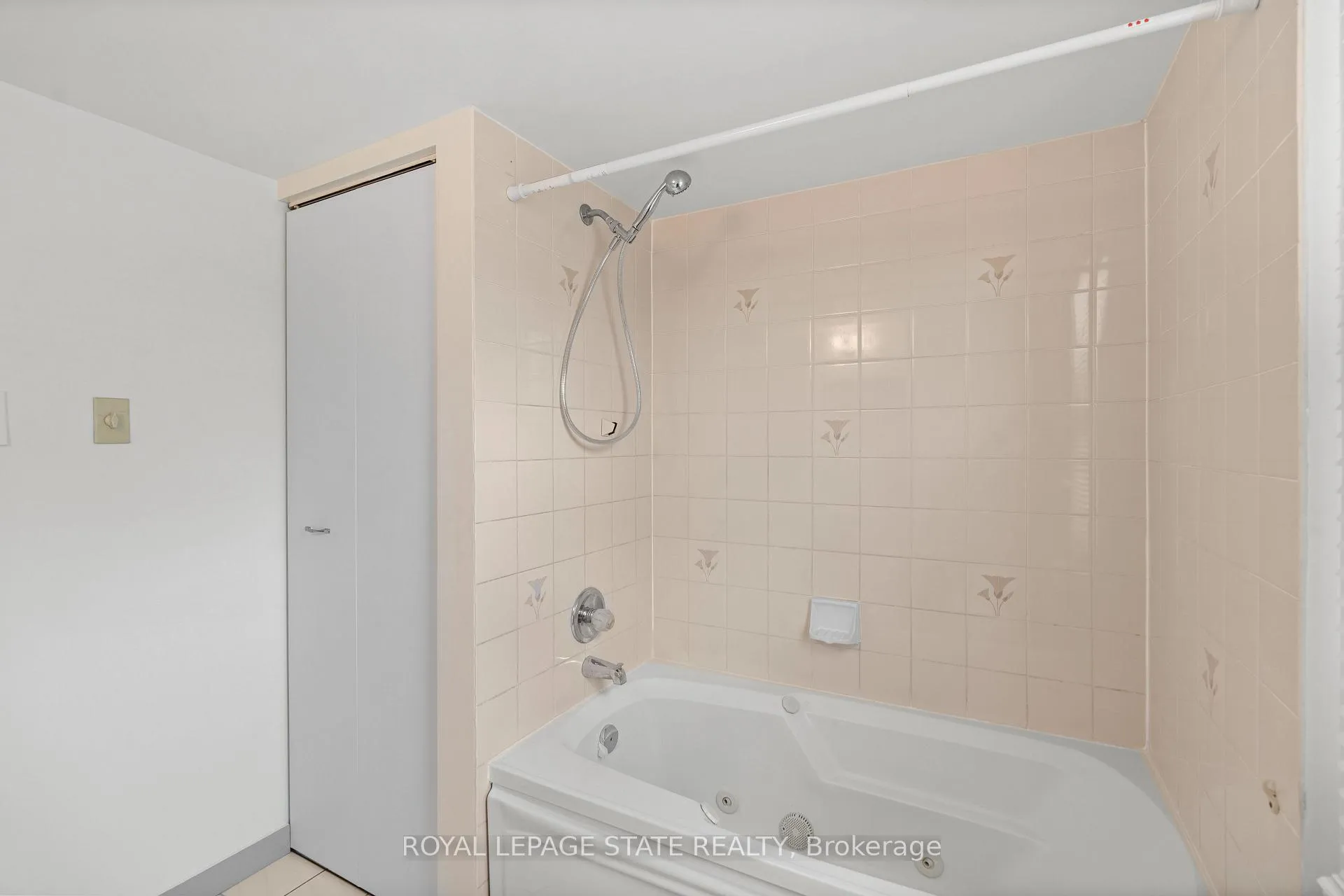 Photo 17 of Unit 309, 175 Hunter Street E, Hamilton, Corktown — HOMEH