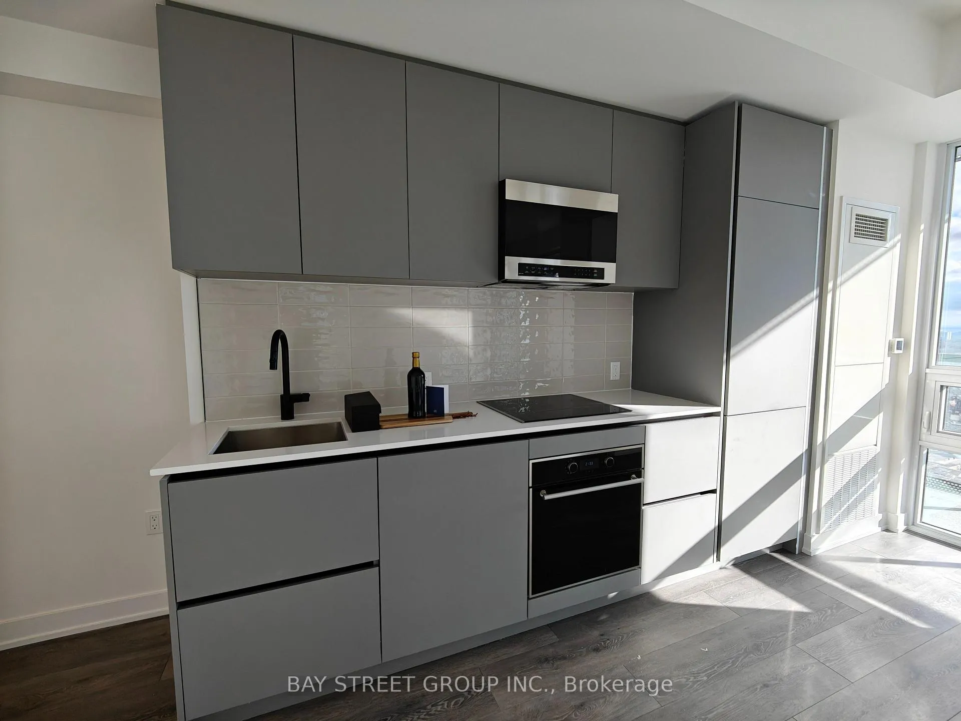 Photo 5 of Unit 2702, 127 Broadway Avenue, Toronto, Mount Pleasant West — HOMEH