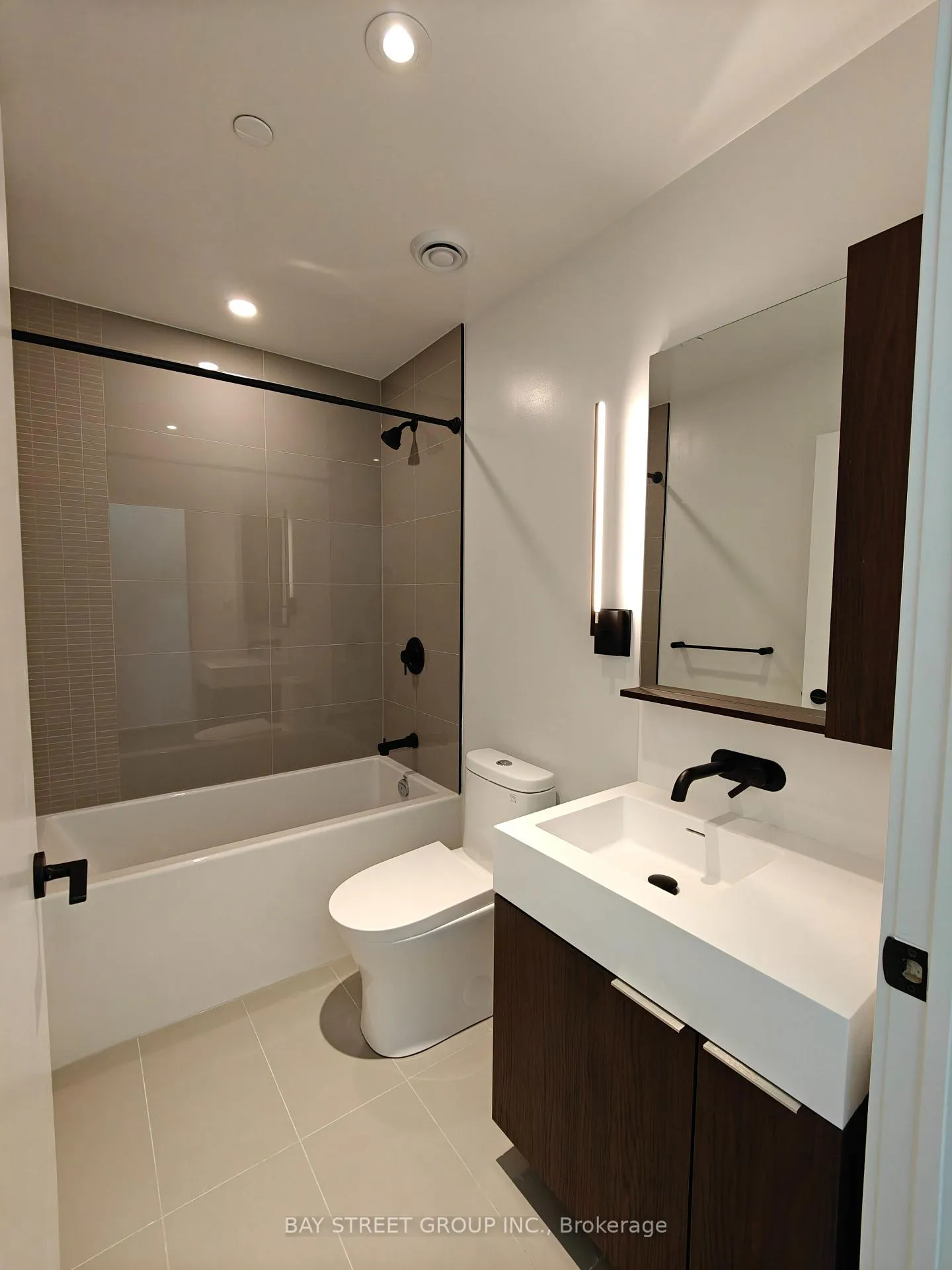 Photo 8 of Unit 2702, 127 Broadway Avenue, Toronto, Mount Pleasant West — HOMEH