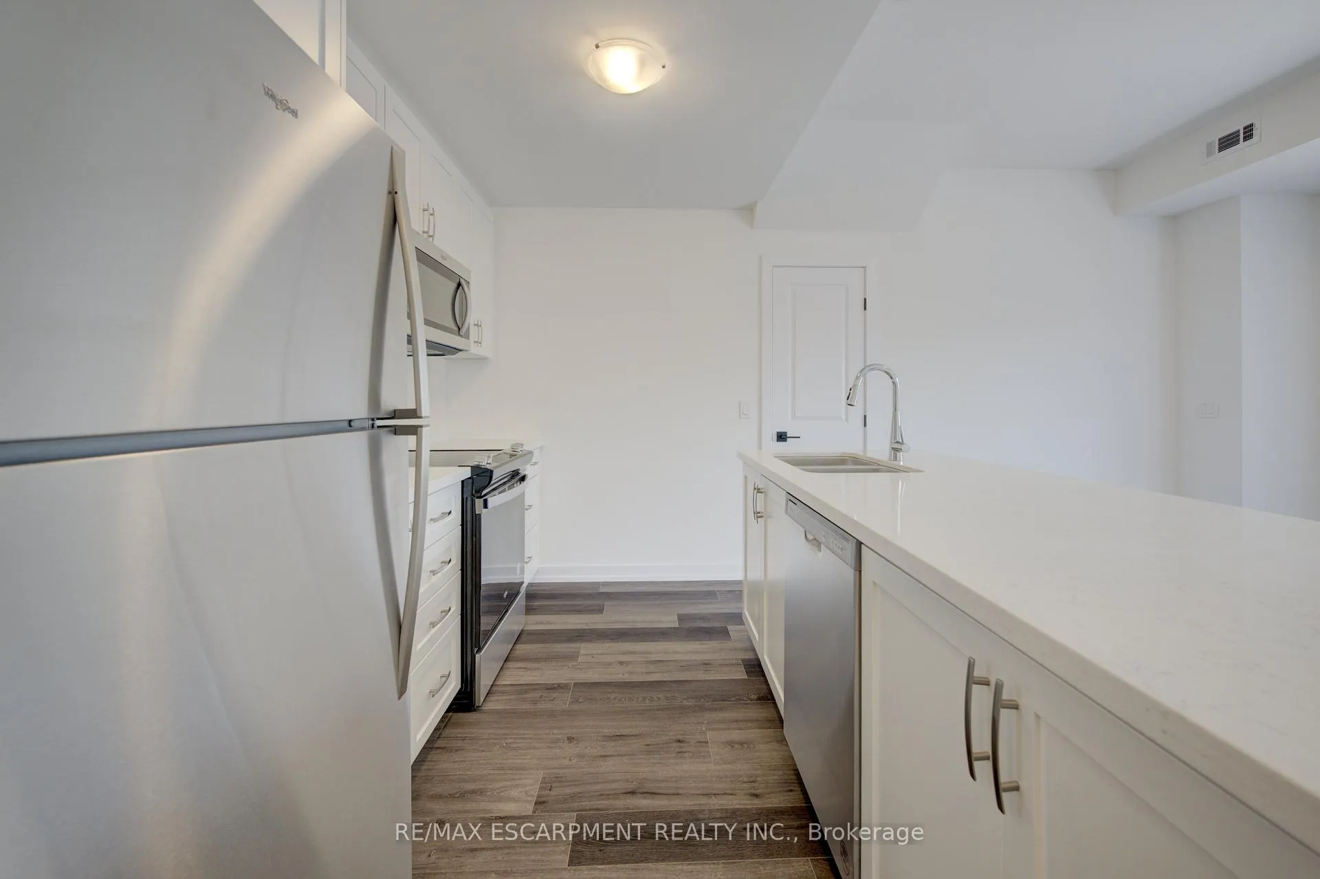 Photo 8 of 209 Burke Street, Hamilton, Waterdown — HOMEH