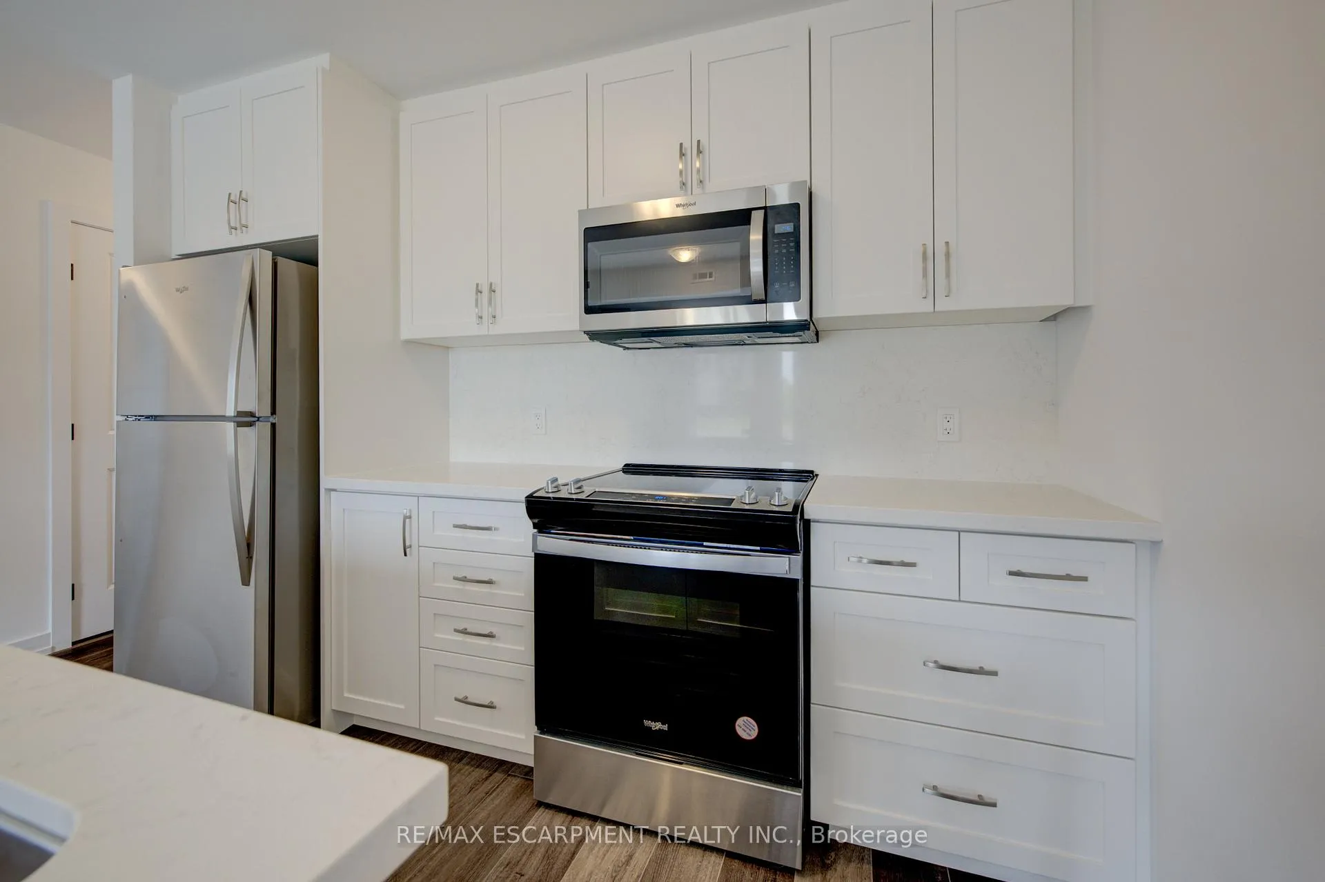 Photo 9 of 209 Burke Street, Hamilton, Waterdown — HOMEH