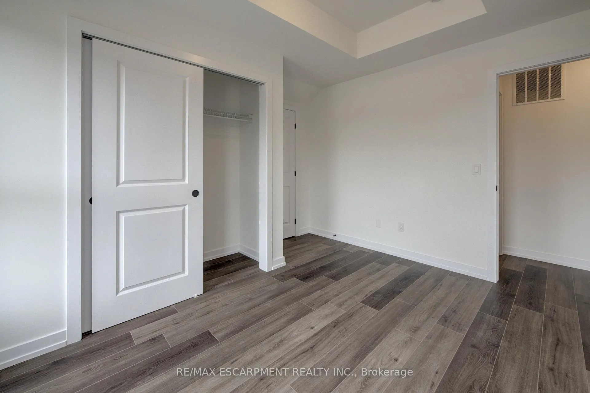 Photo 14 of 209 Burke Street, Hamilton, Waterdown — HOMEH