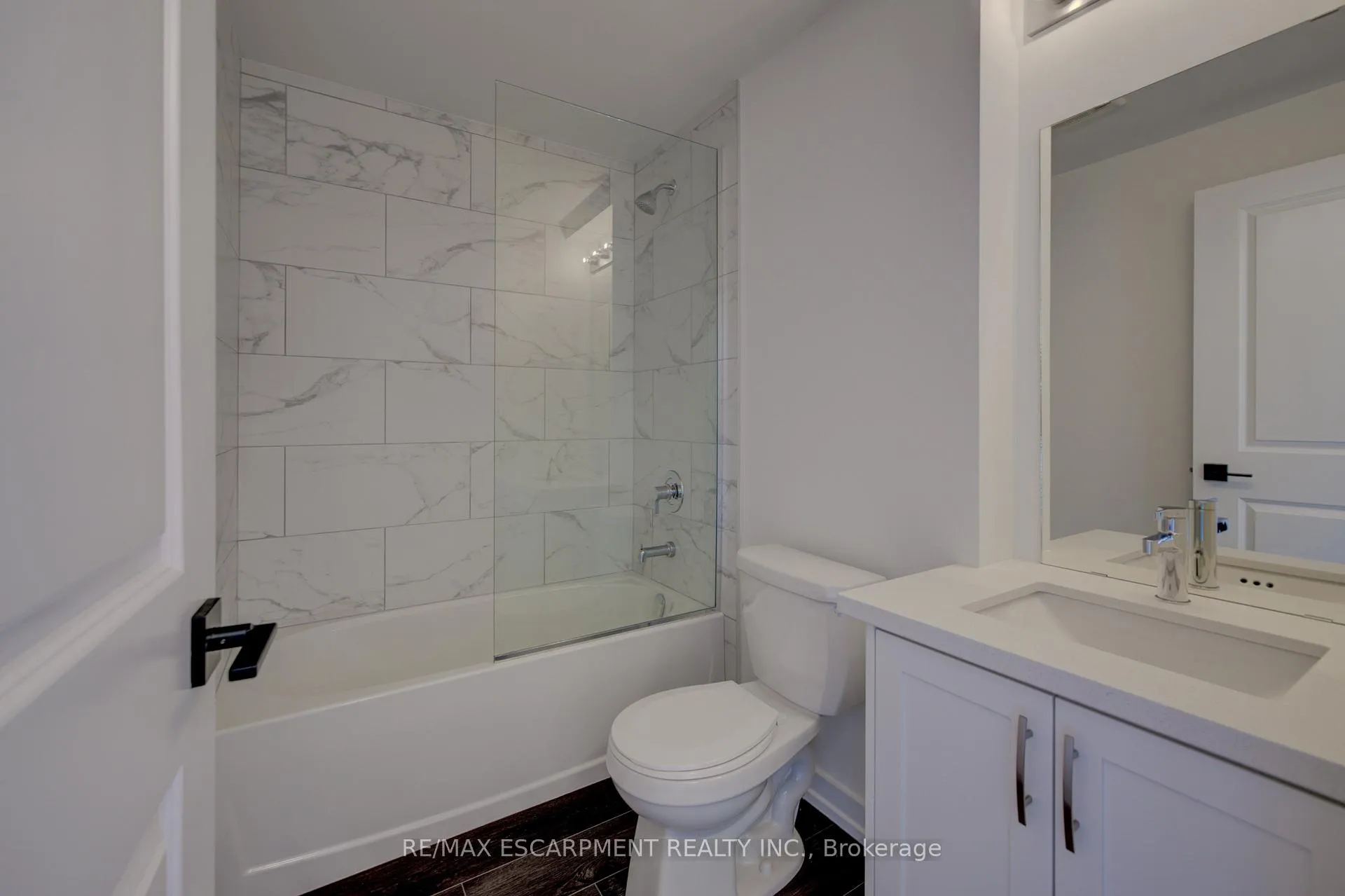 Photo 15 of 209 Burke Street, Hamilton, Waterdown — HOMEH