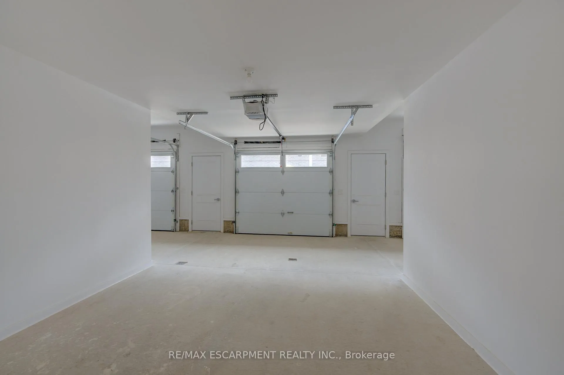 Photo 18 of 209 Burke Street, Hamilton, Waterdown — HOMEH