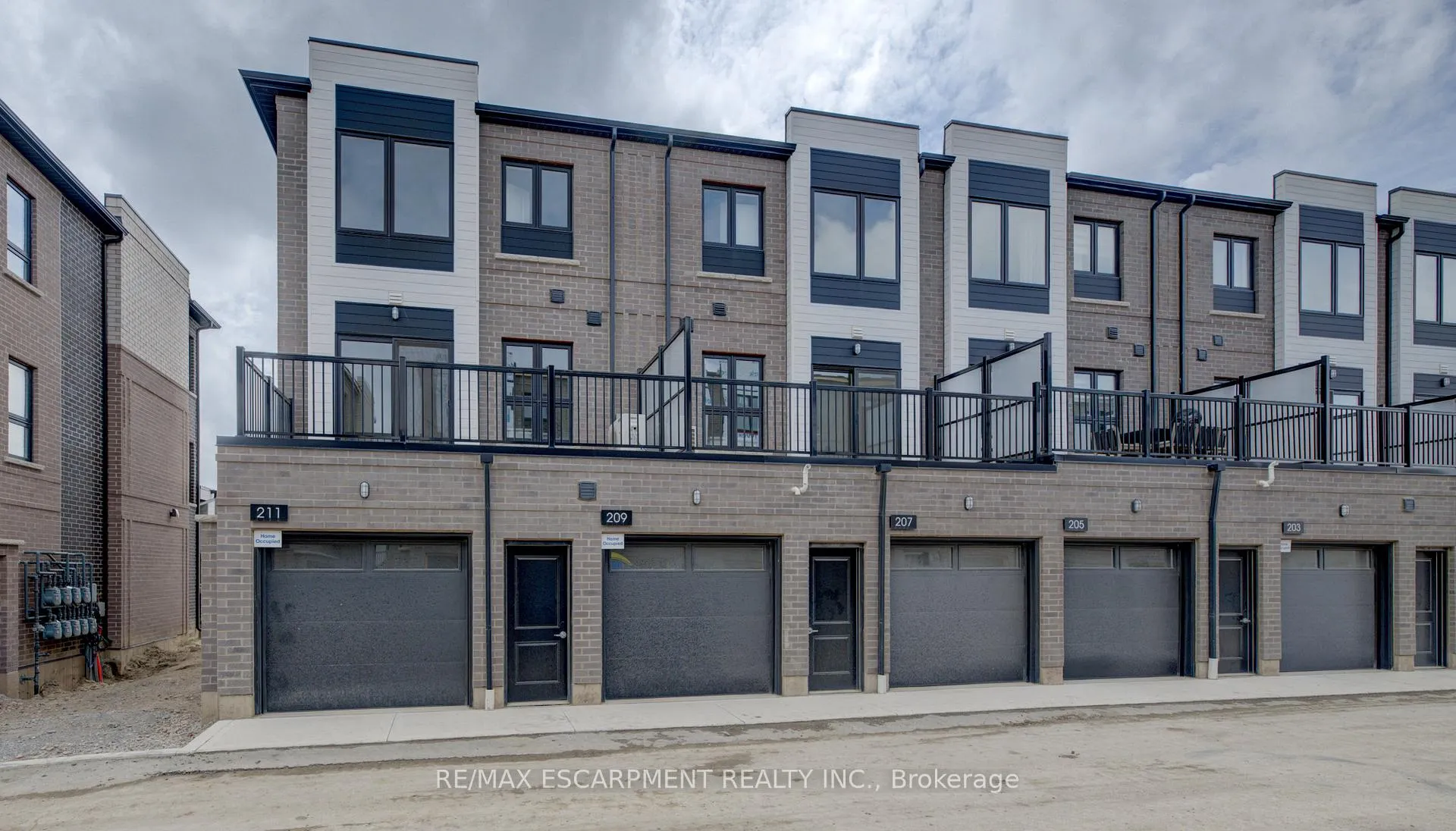 Photo 20 of 209 Burke Street, Hamilton, Waterdown — HOMEH