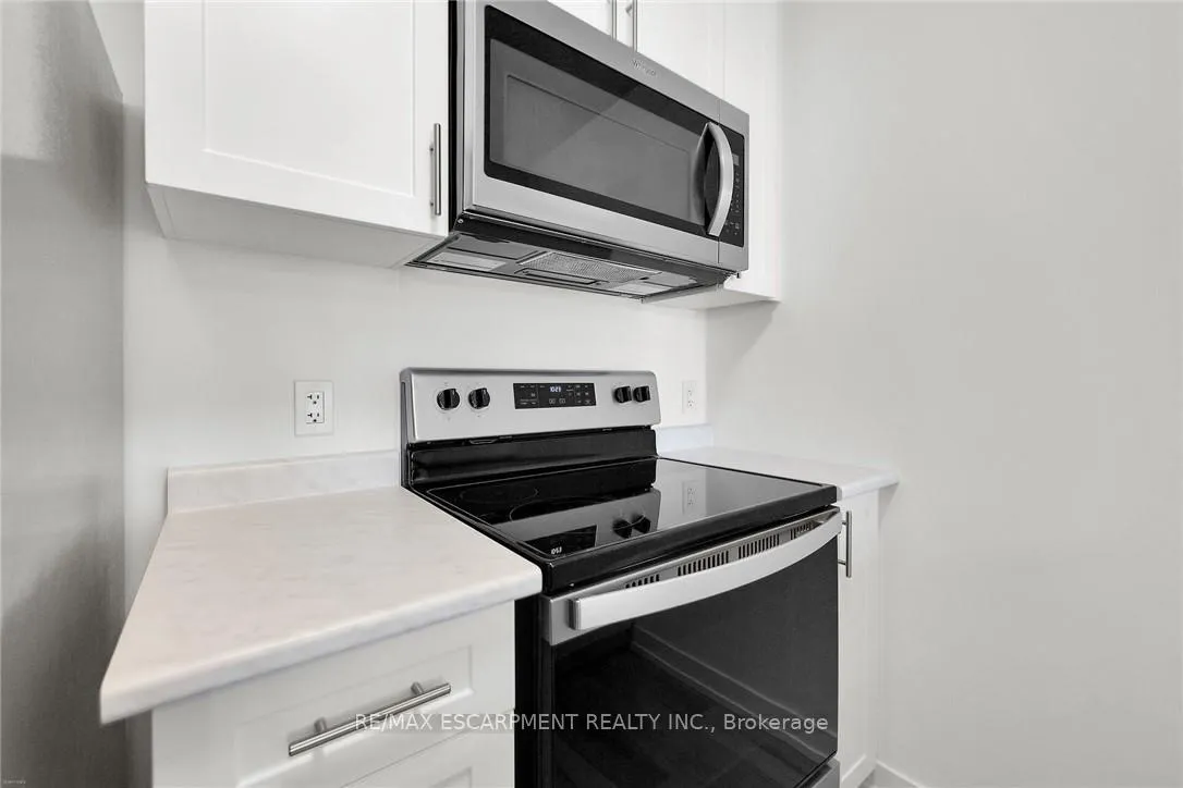 Photo 9 of Unit 416, 470 Dundas Street E, Hamilton, Waterdown — HOMEH