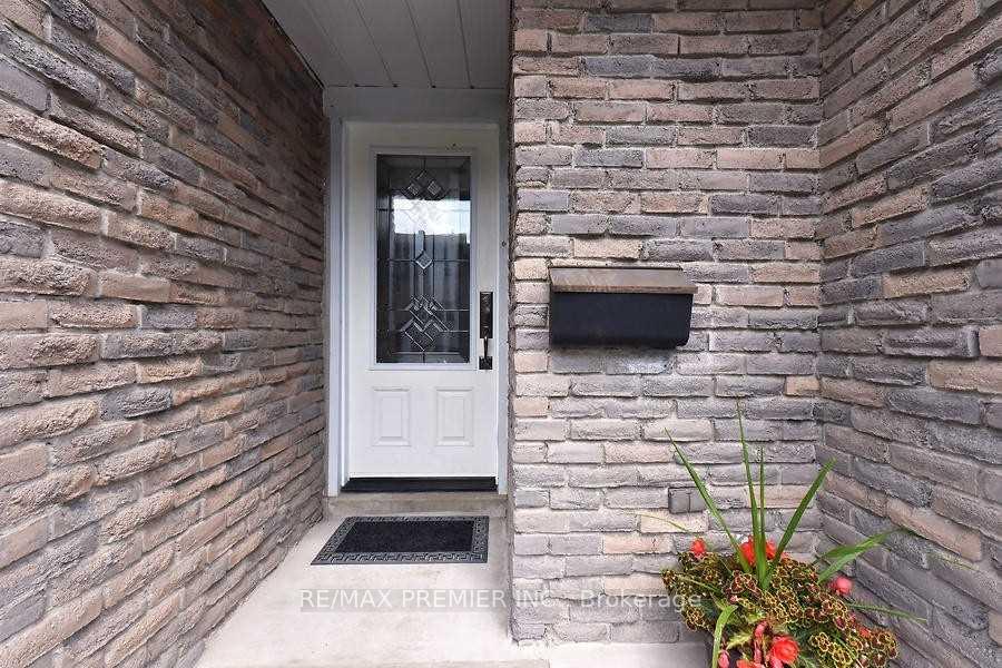 Photo 4 of Unit 18, 2 North Street, Barrie, Wellington — HOMEH