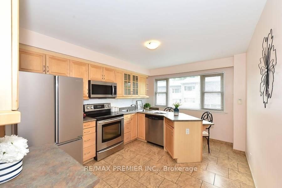 Photo 10 of Unit 18, 2 North Street, Barrie, Wellington — HOMEH