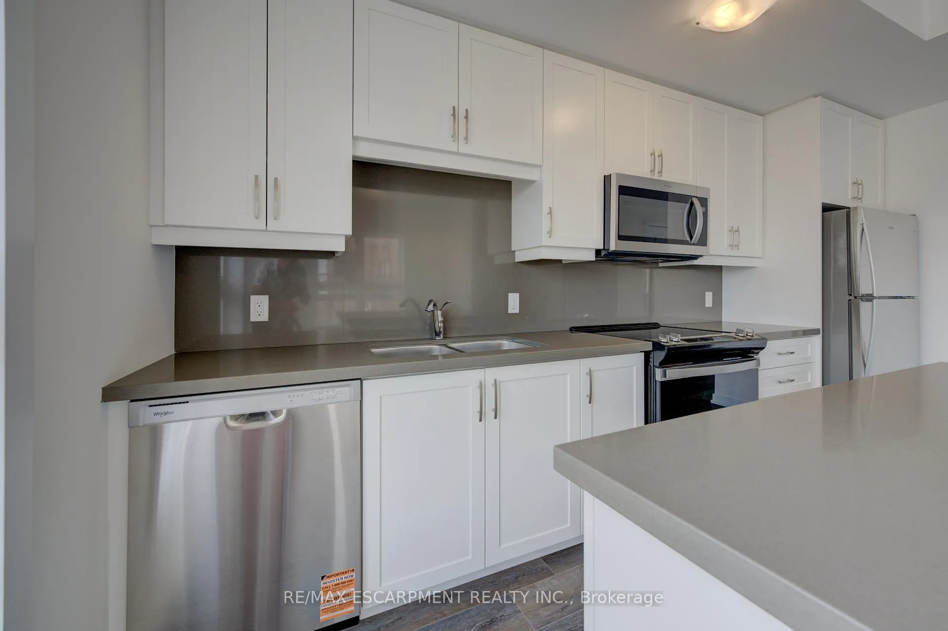 Photo 7 of 195 Burke Street, Hamilton, Waterdown — HOMEH