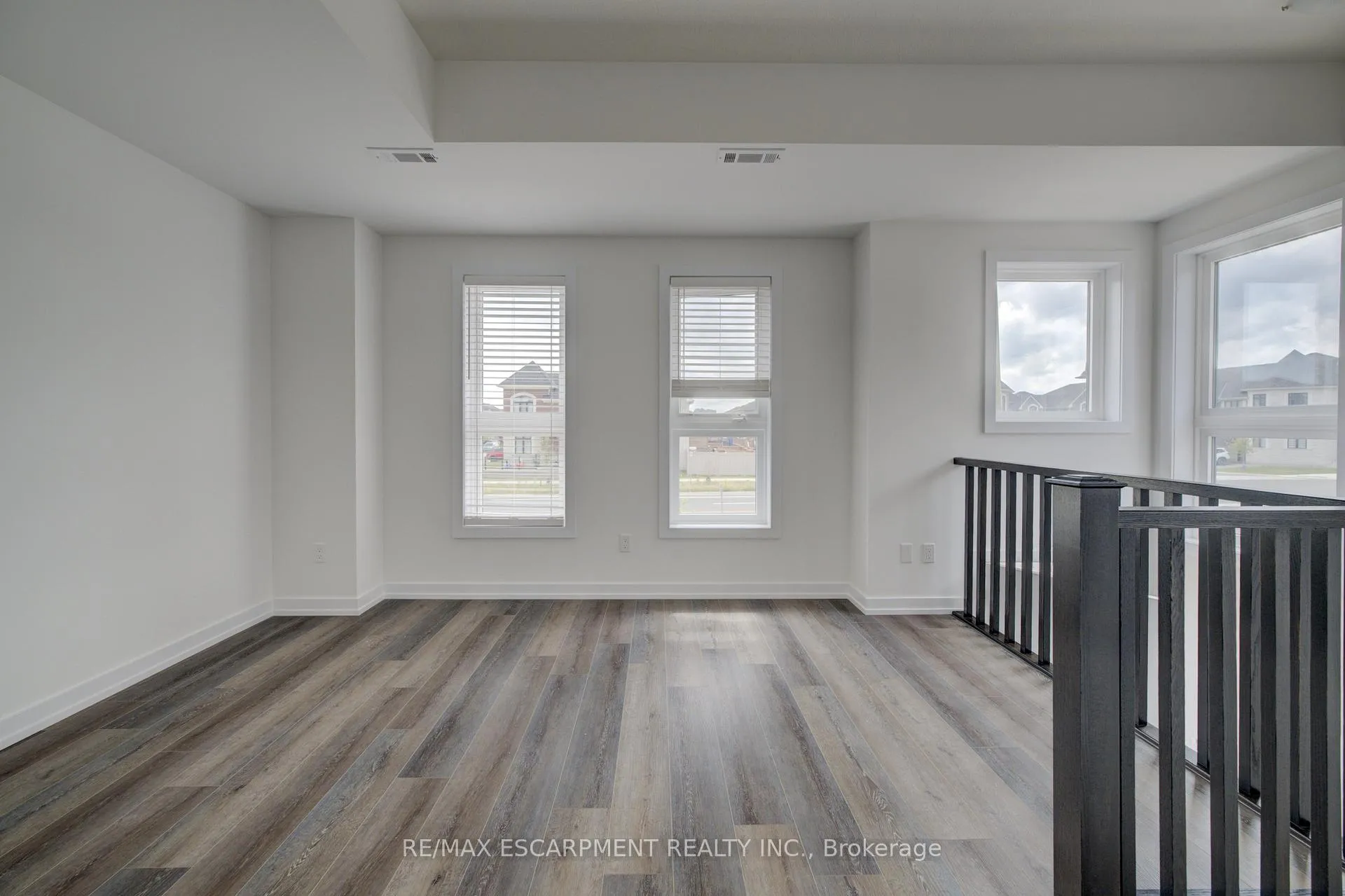 Photo 15 of 195 Burke Street, Hamilton, Waterdown — HOMEH