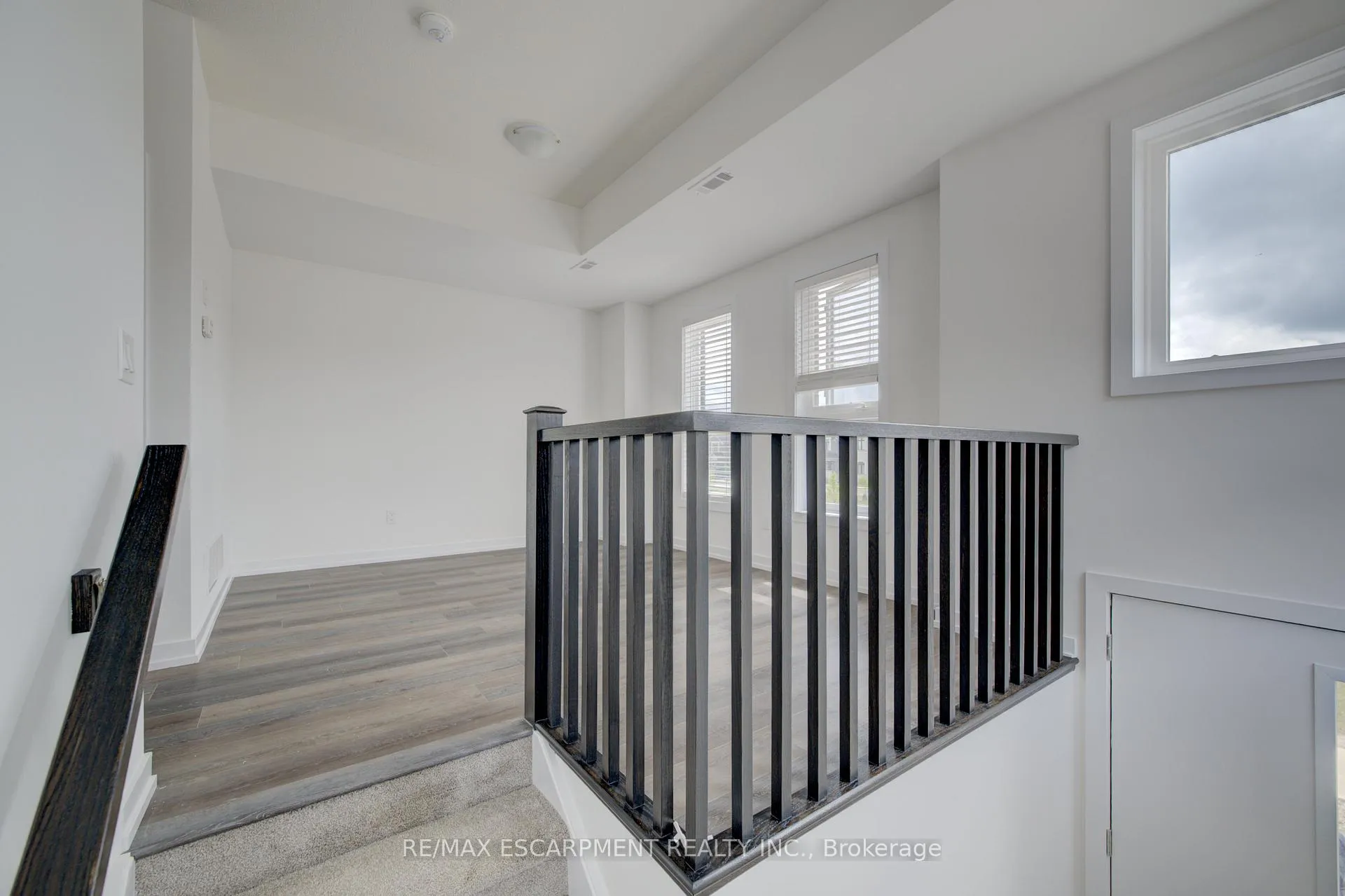 Photo 17 of 195 Burke Street, Hamilton, Waterdown — HOMEH
