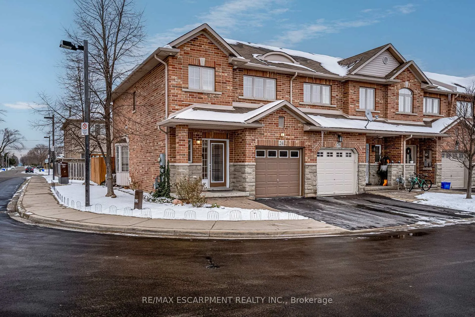 Photo 2 of 24 Marina Point Crescent, Hamilton, Winona Park — HOMEH