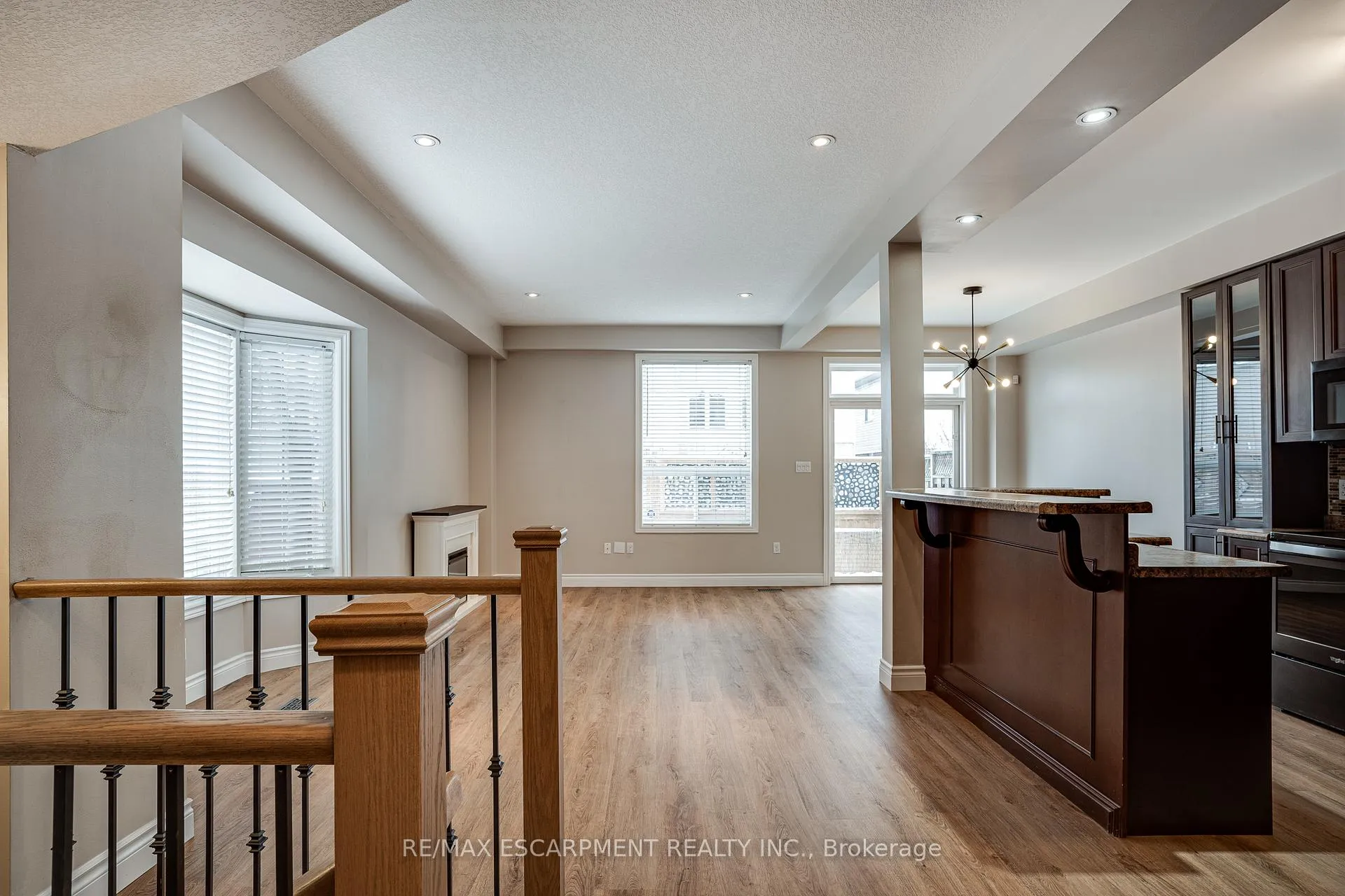 Photo 4 of 24 Marina Point Crescent, Hamilton, Winona Park — HOMEH
