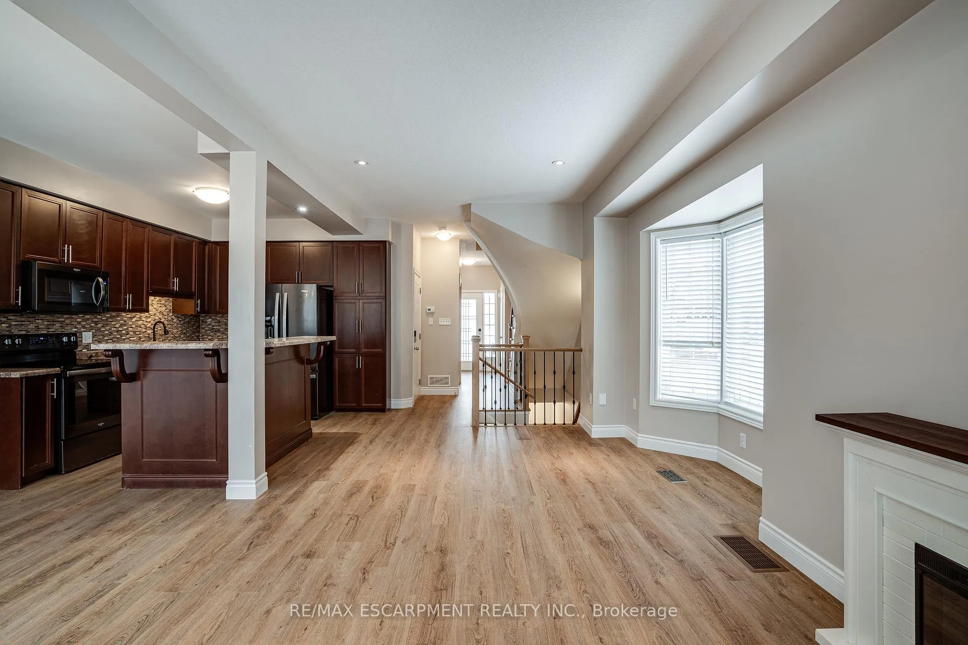 Photo 7 of 24 Marina Point Crescent, Hamilton, Winona Park — HOMEH