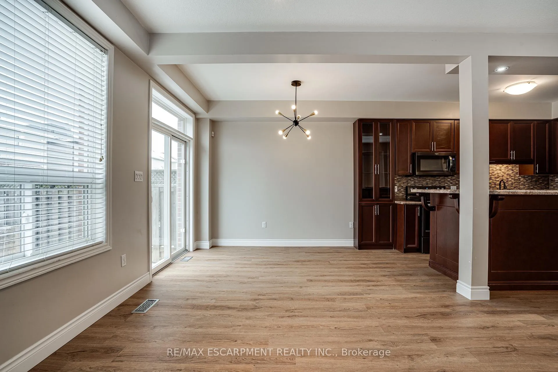 Photo 9 of 24 Marina Point Crescent, Hamilton, Winona Park — HOMEH