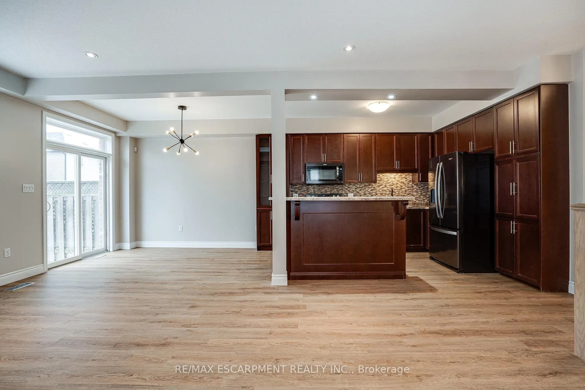 Photo 10 of 24 Marina Point Crescent, Hamilton, Winona Park — HOMEH