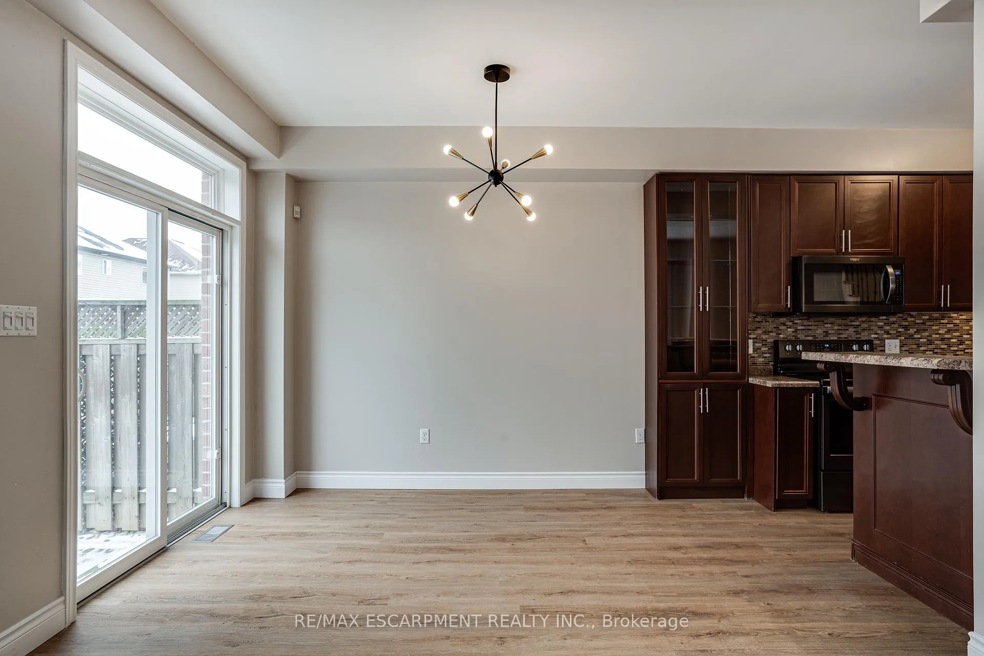Photo 11 of 24 Marina Point Crescent, Hamilton, Winona Park — HOMEH