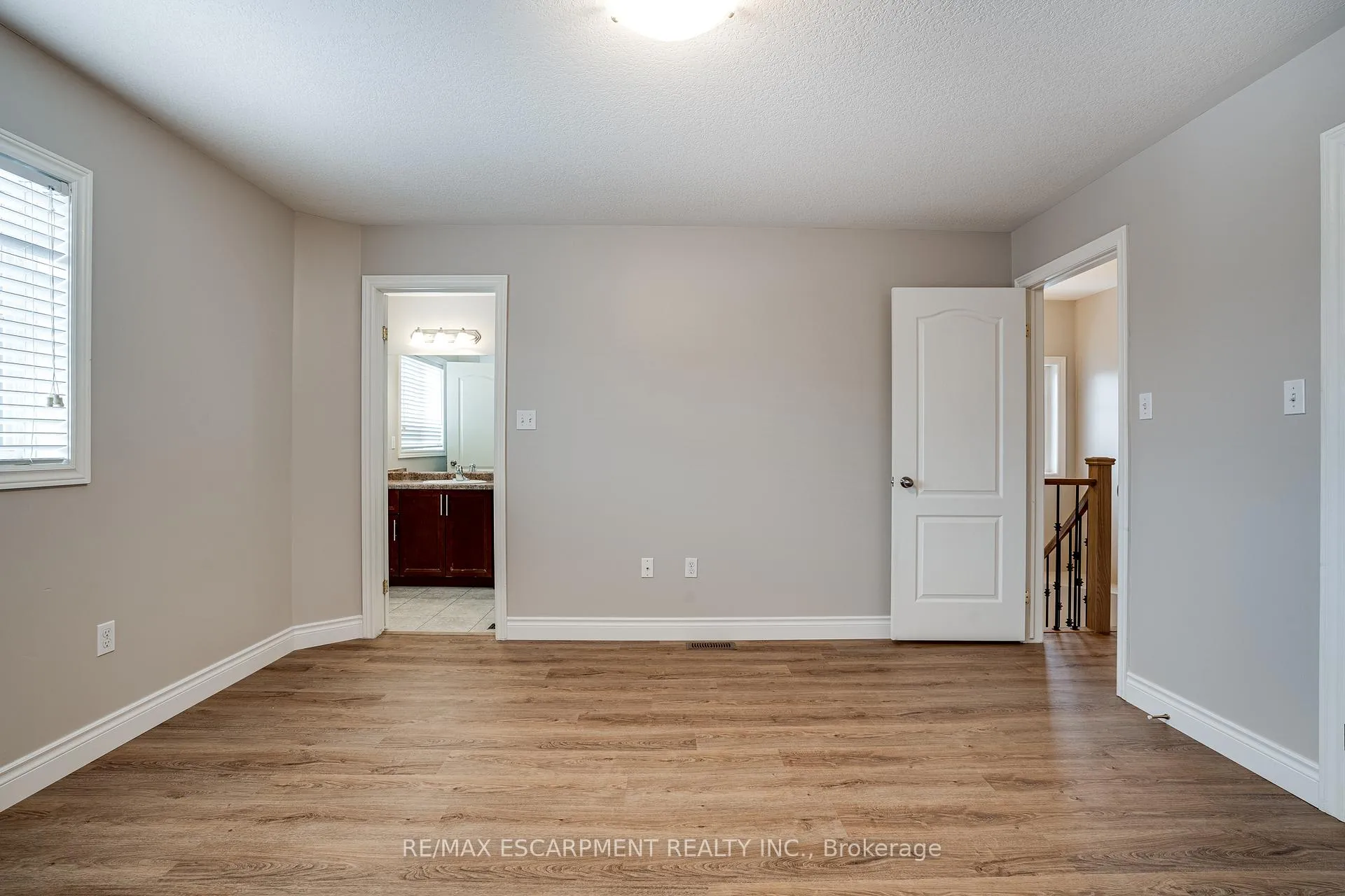 Photo 15 of 24 Marina Point Crescent, Hamilton, Winona Park — HOMEH