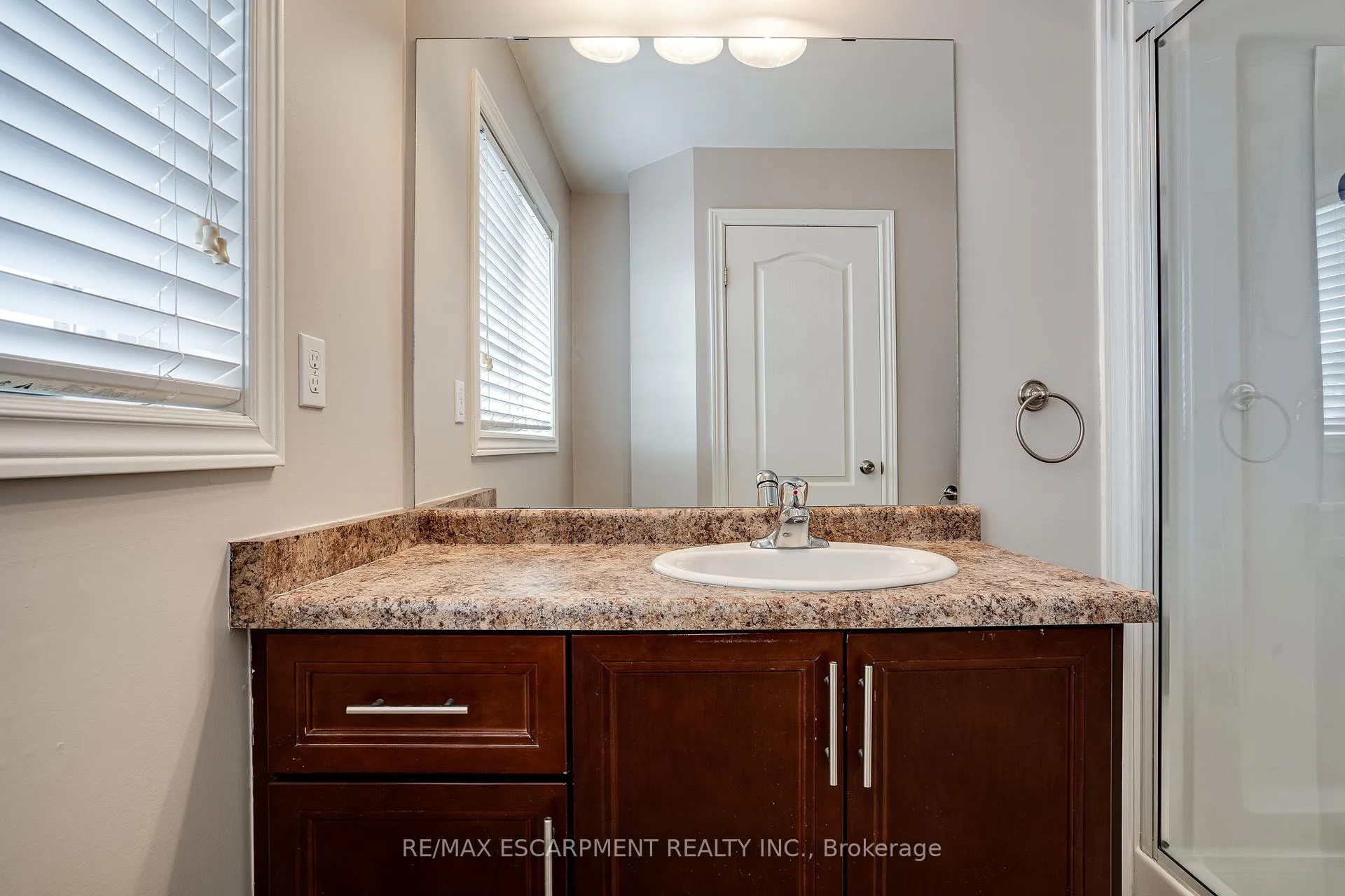 Photo 16 of 24 Marina Point Crescent, Hamilton, Winona Park — HOMEH