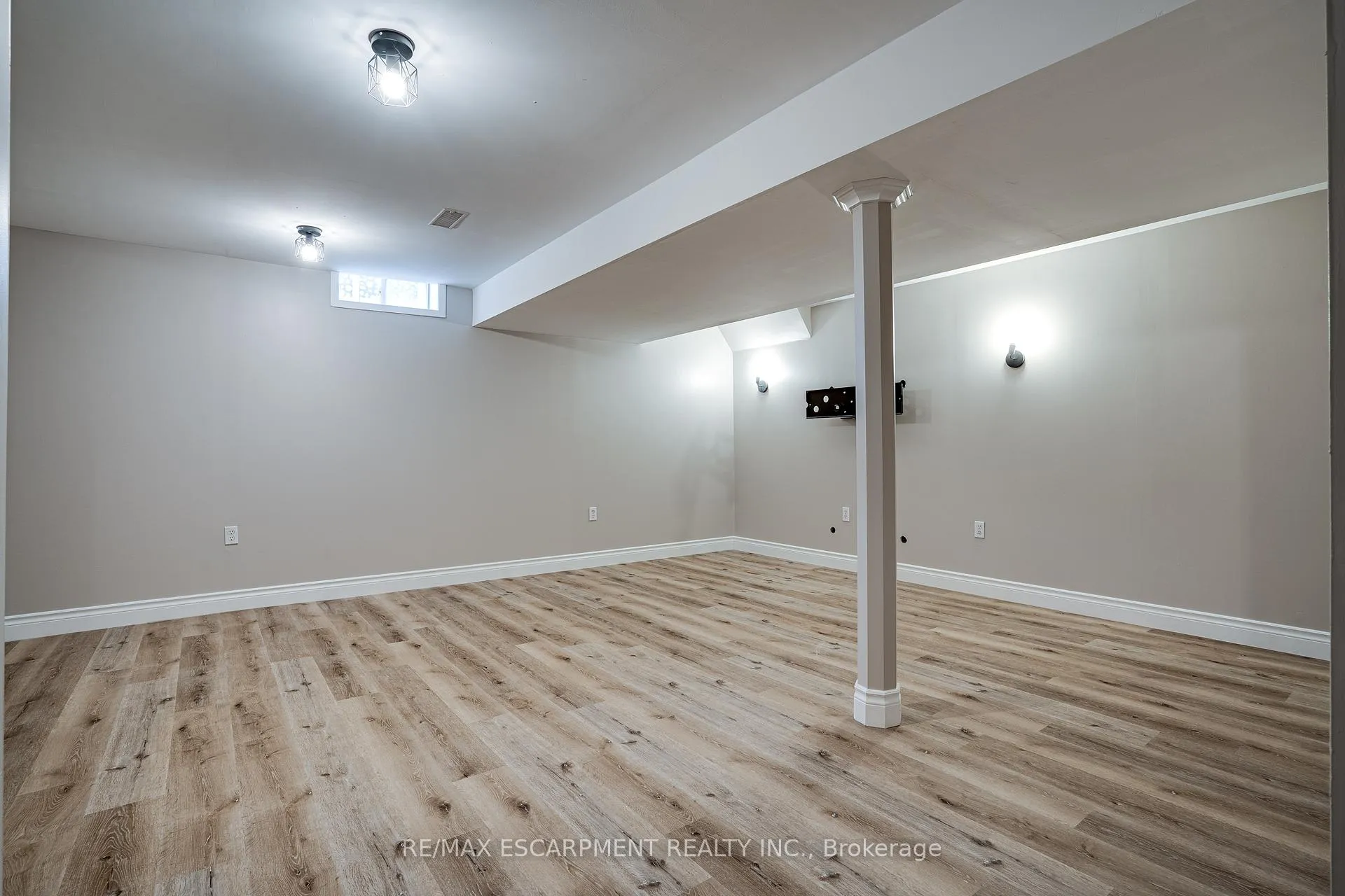 Photo 22 of 24 Marina Point Crescent, Hamilton, Winona Park — HOMEH