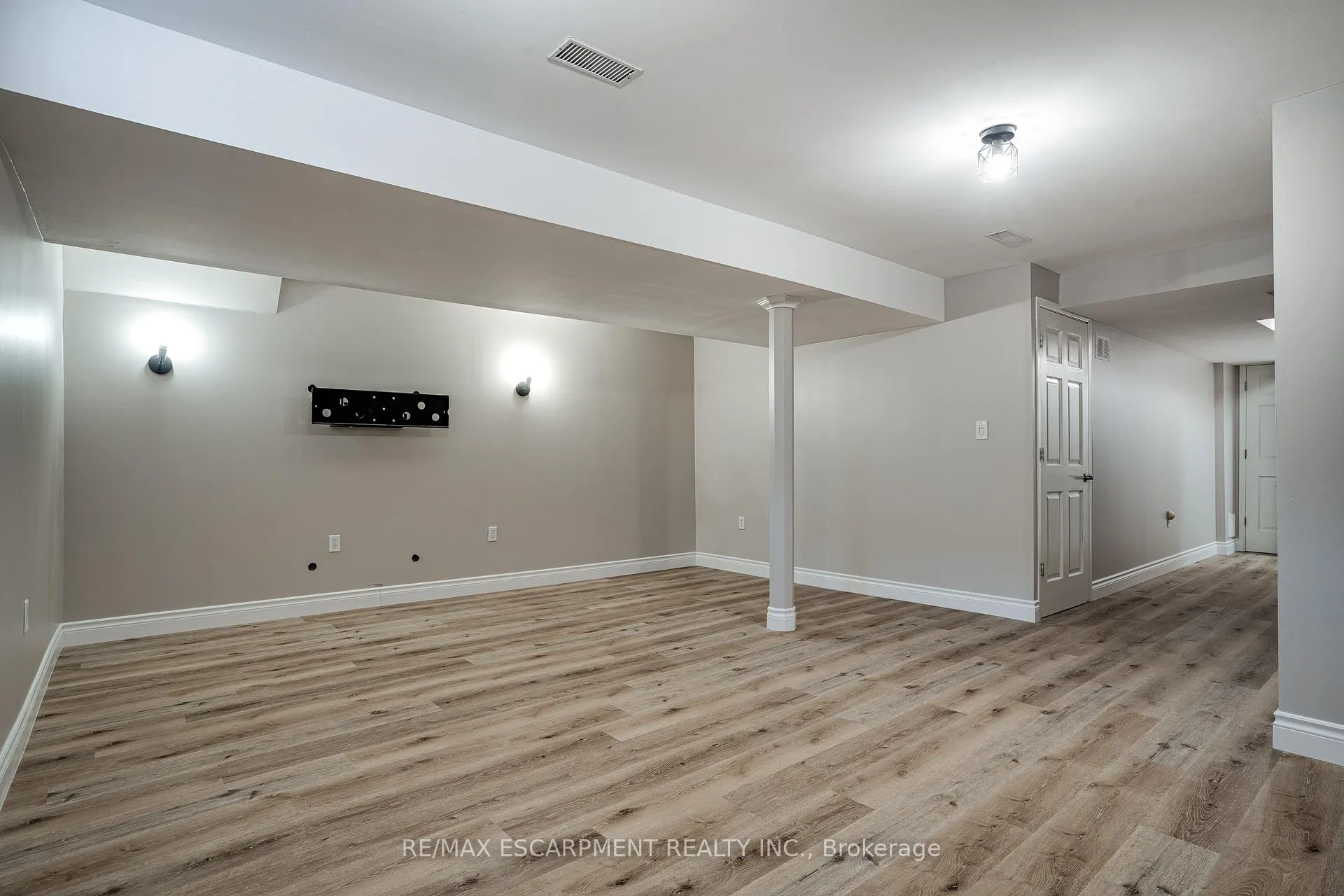 Photo 23 of 24 Marina Point Crescent, Hamilton, Winona Park — HOMEH