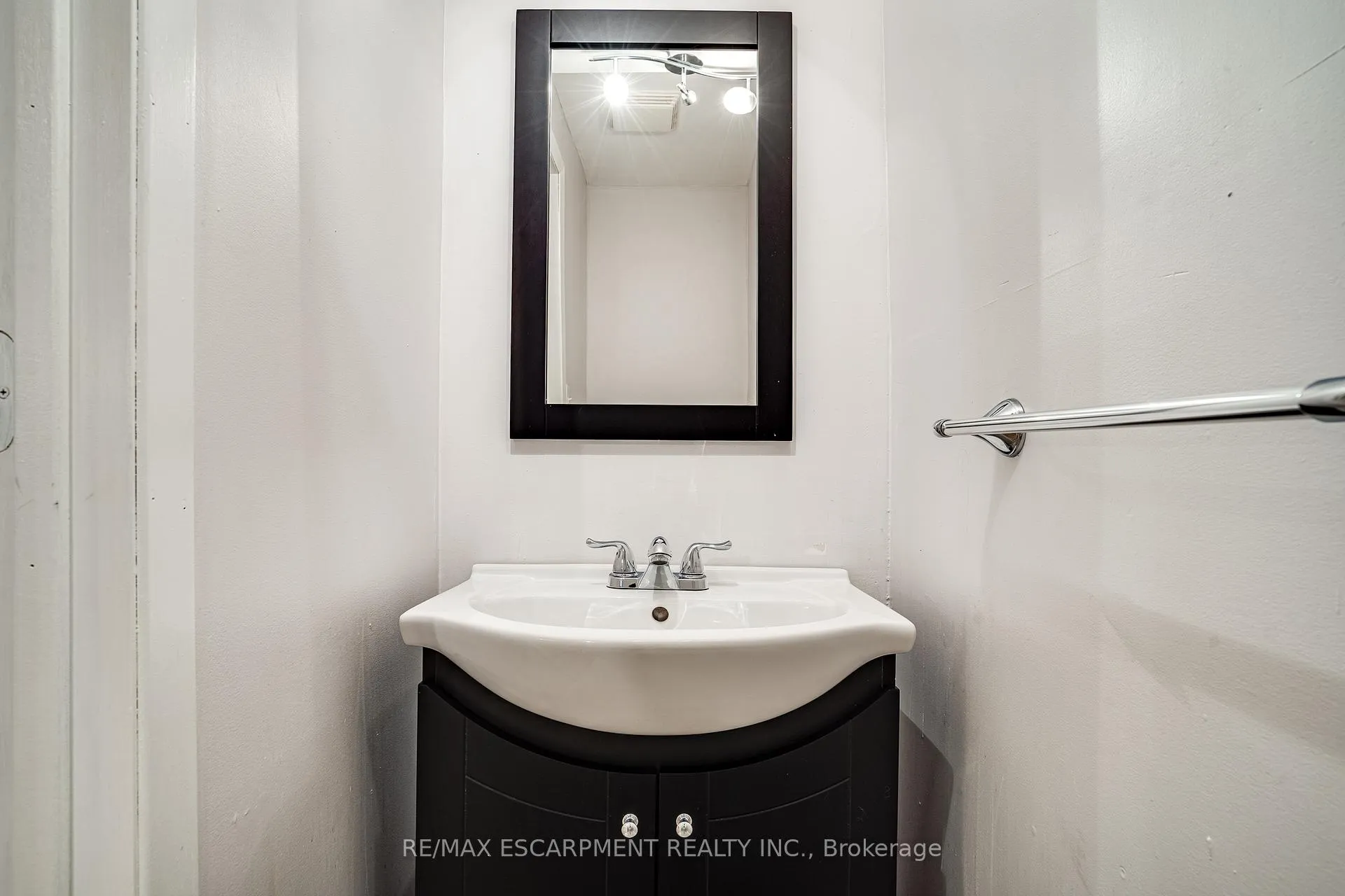Photo 25 of 24 Marina Point Crescent, Hamilton, Winona Park — HOMEH