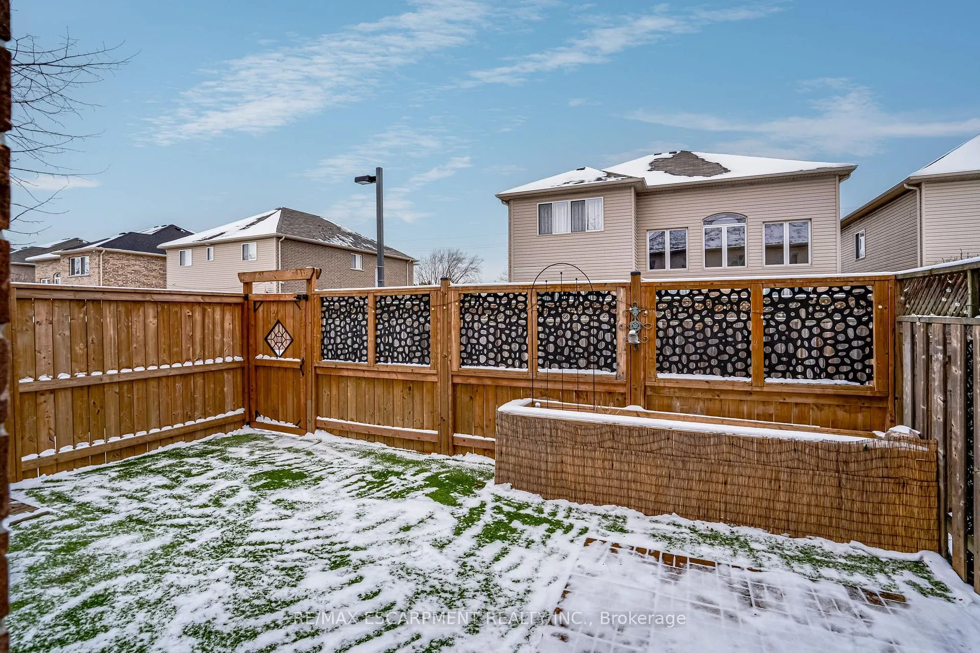 Photo 26 of 24 Marina Point Crescent, Hamilton, Winona Park — HOMEH