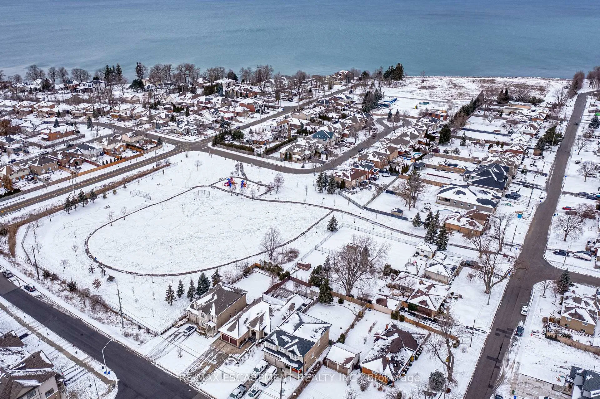 Photo 34 of 24 Marina Point Crescent, Hamilton, Winona Park — HOMEH