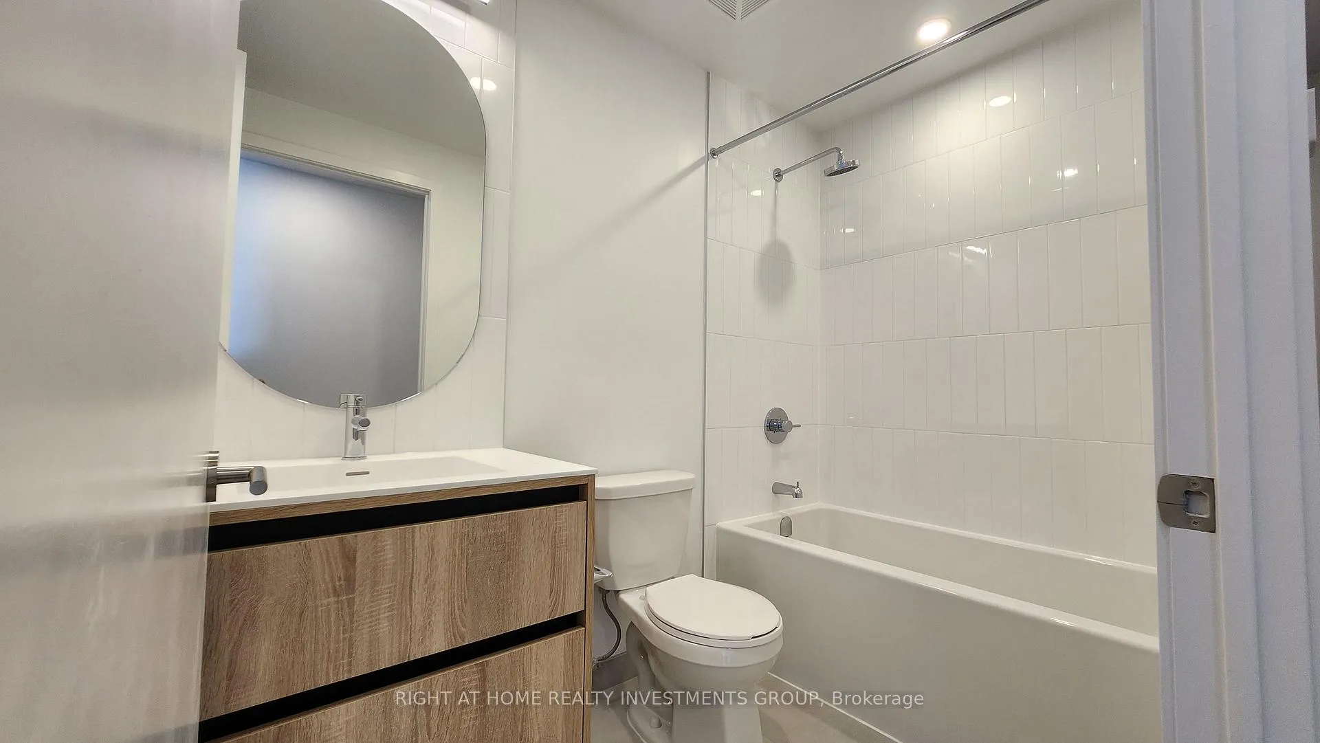 Photo 6 of Unit 2401, 7950 Bathurst Street, Vaughan, Beverley Glen — HOMEH