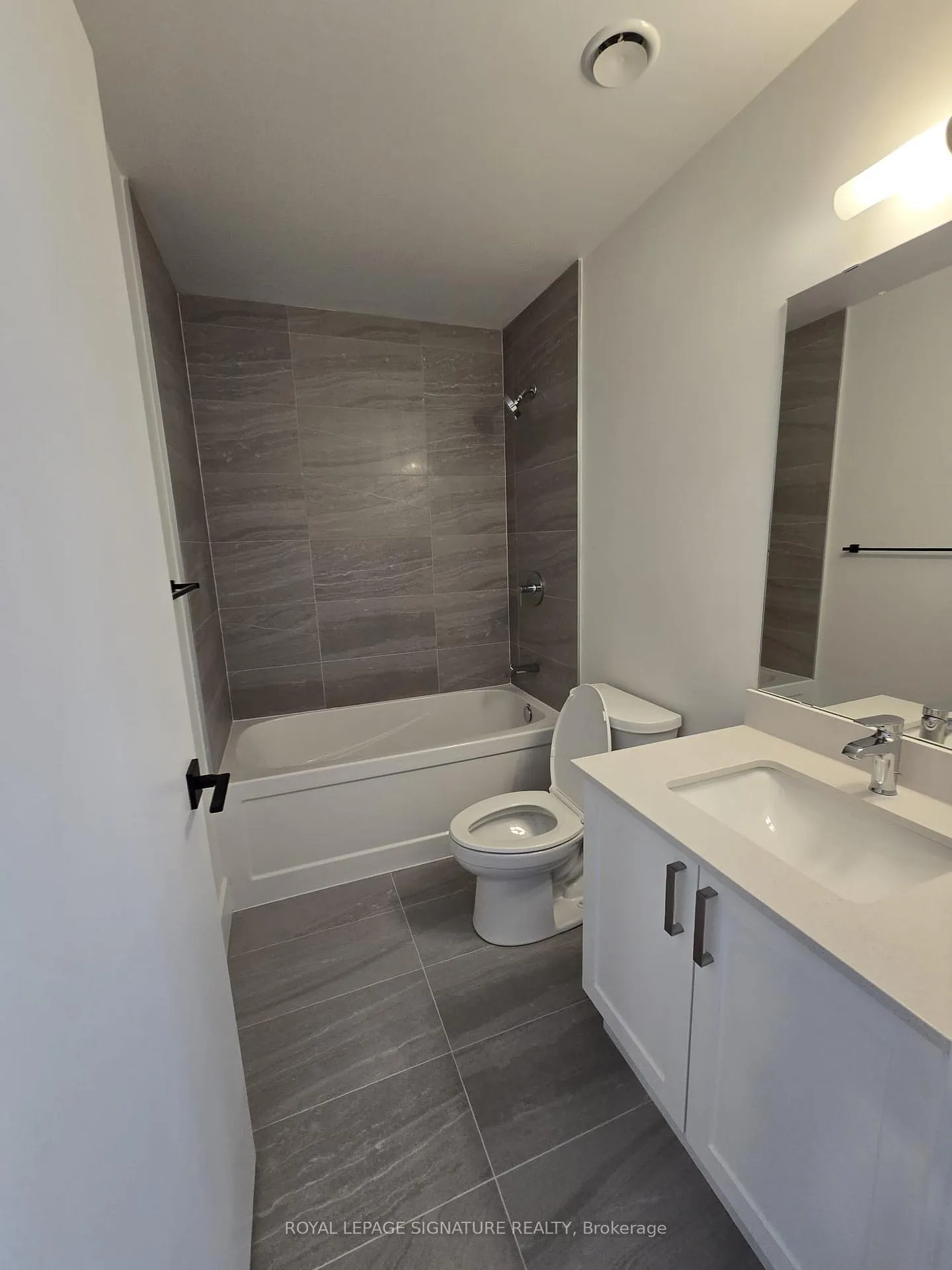 Photo 2 of Unit 1209, 2782 Barton Street E, Hamilton, Riverdale — HOMEH