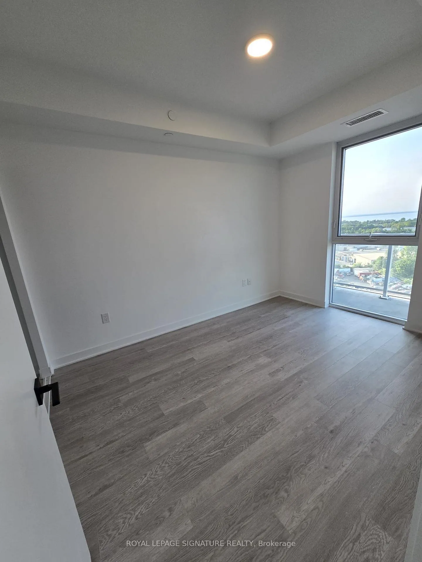 Photo 5 of Unit 1209, 2782 Barton Street E, Hamilton, Riverdale — HOMEH