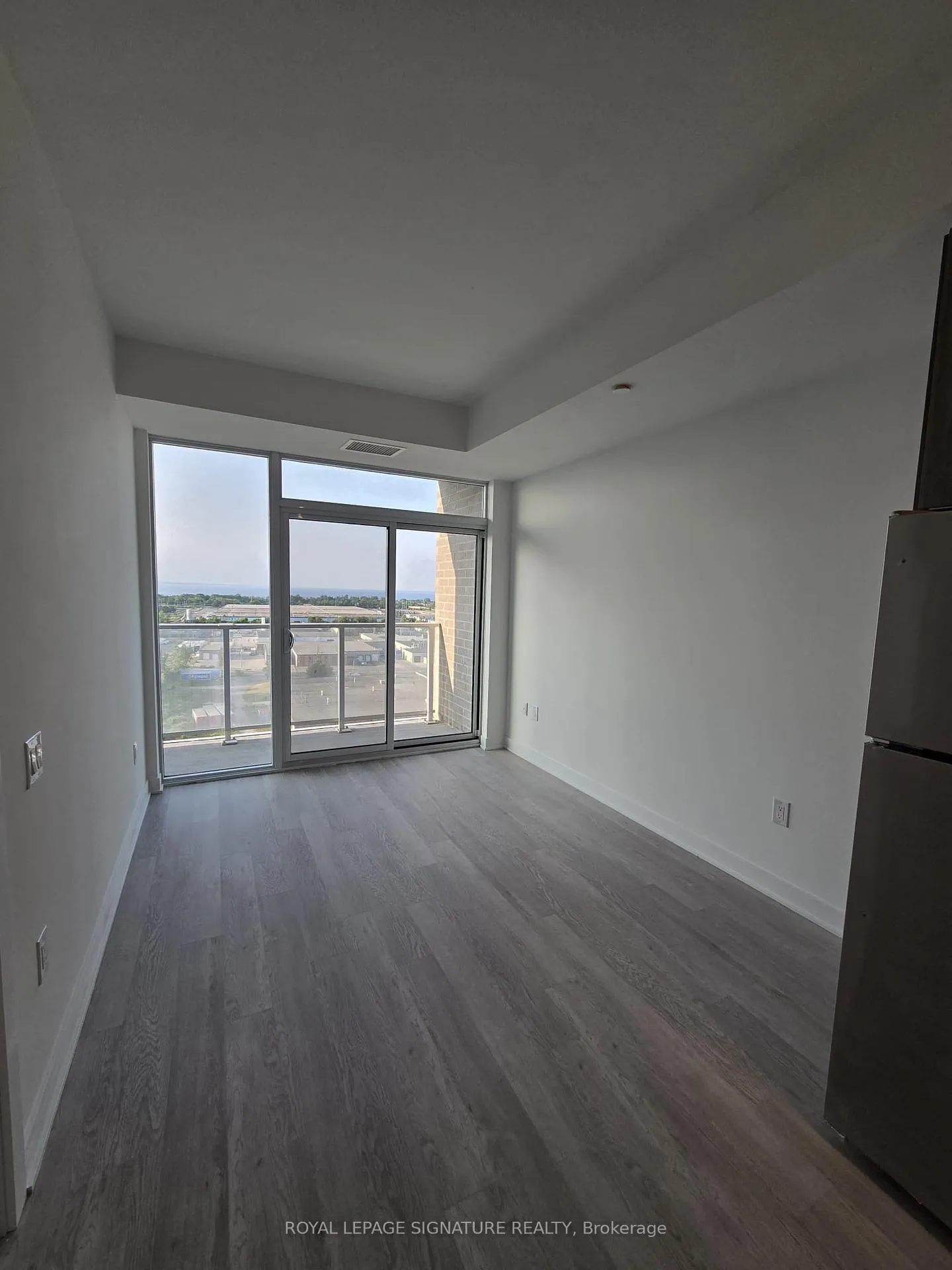 Photo 6 of Unit 1209, 2782 Barton Street E, Hamilton, Riverdale — HOMEH