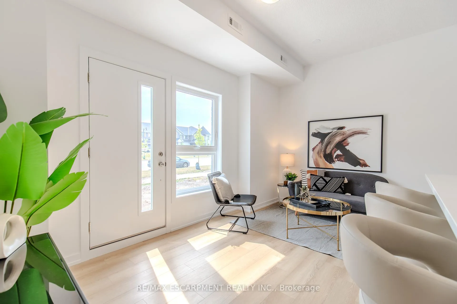Photo 3 of 249 Burke Street, Hamilton, Waterdown — HOMEH