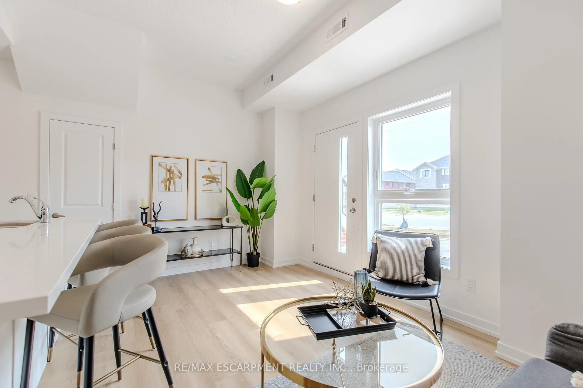 Photo 4 of 249 Burke Street, Hamilton, Waterdown — HOMEH