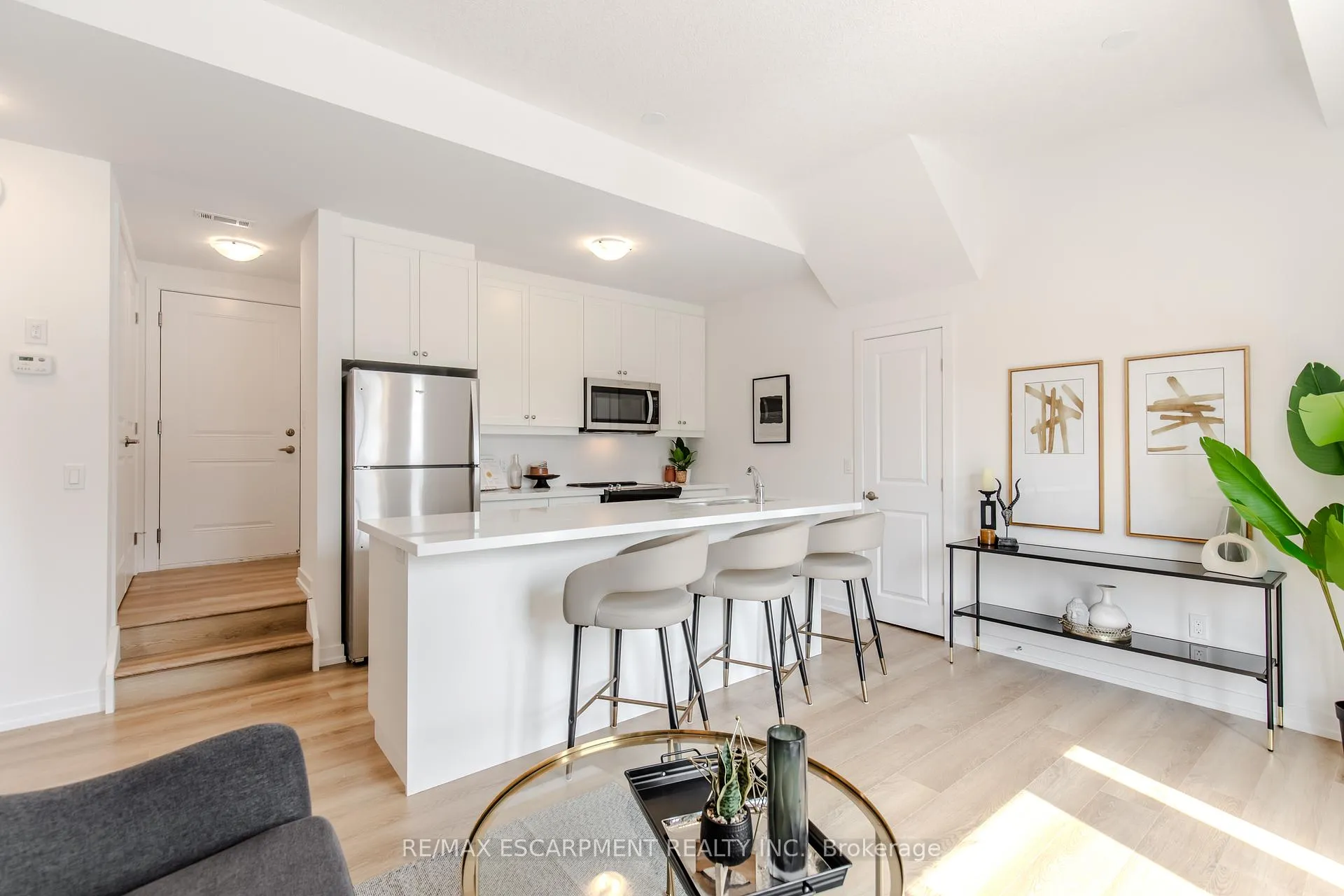 Photo 5 of 249 Burke Street, Hamilton, Waterdown — HOMEH