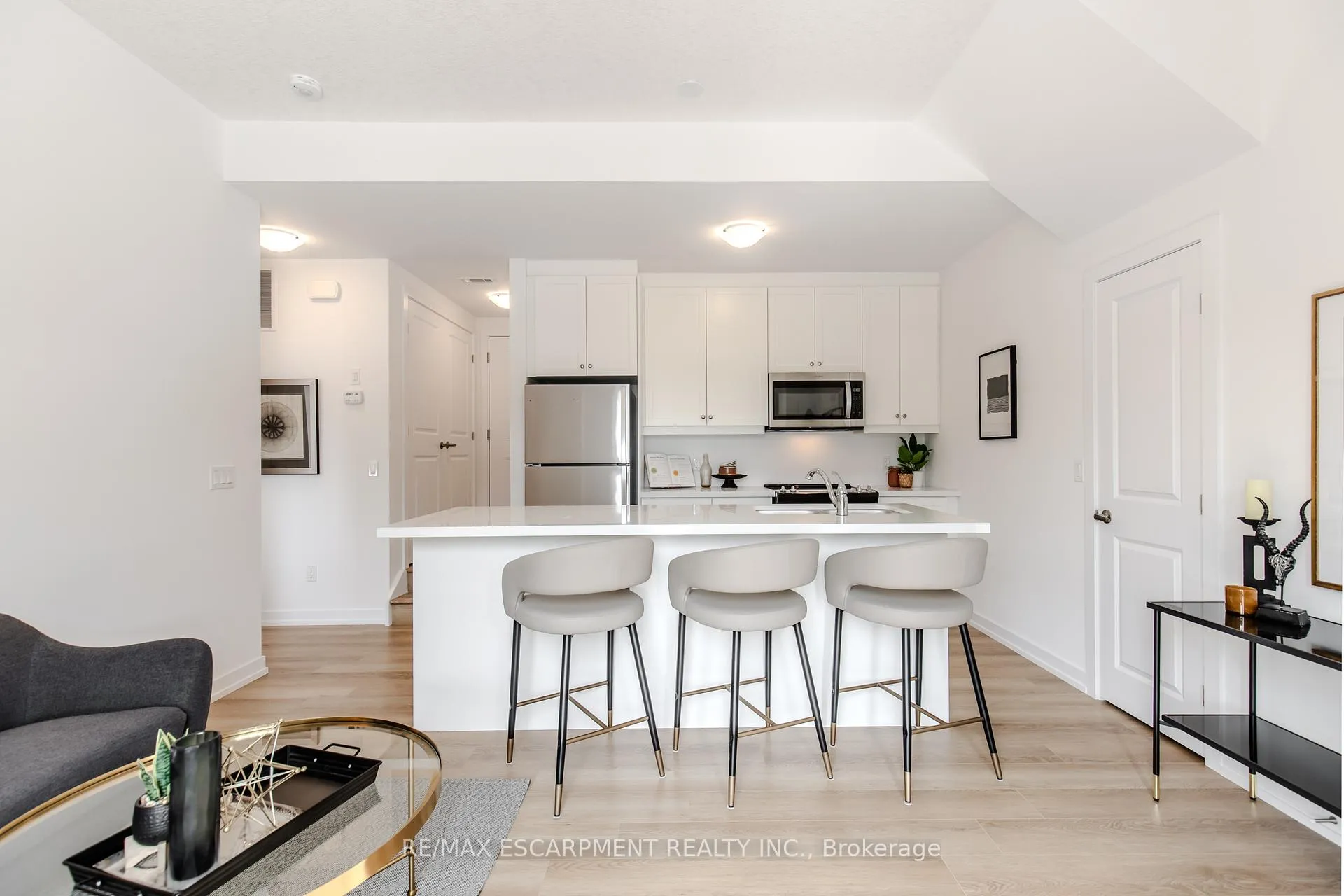 Photo 6 of 249 Burke Street, Hamilton, Waterdown — HOMEH