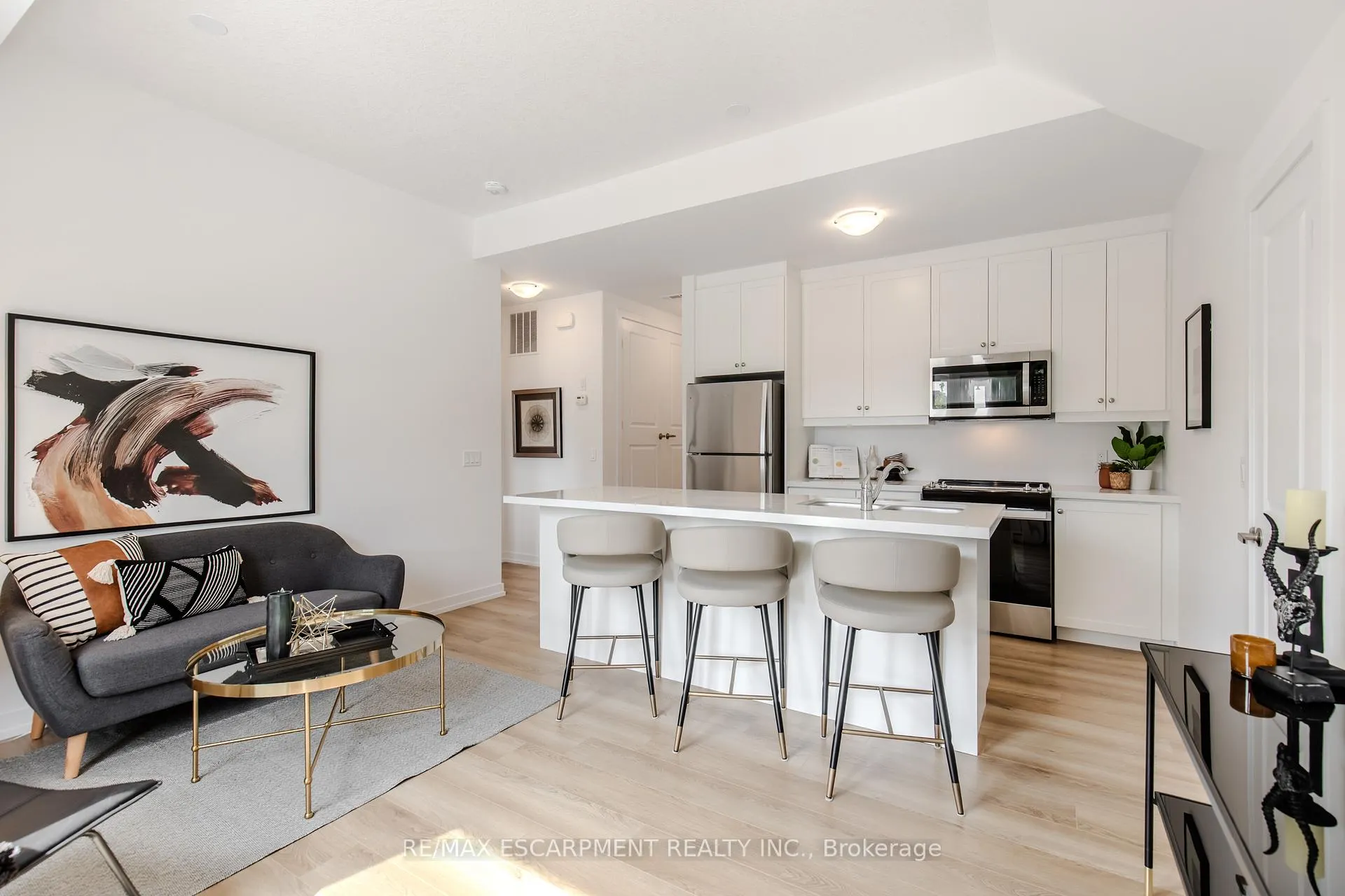 Photo 7 of 249 Burke Street, Hamilton, Waterdown — HOMEH
