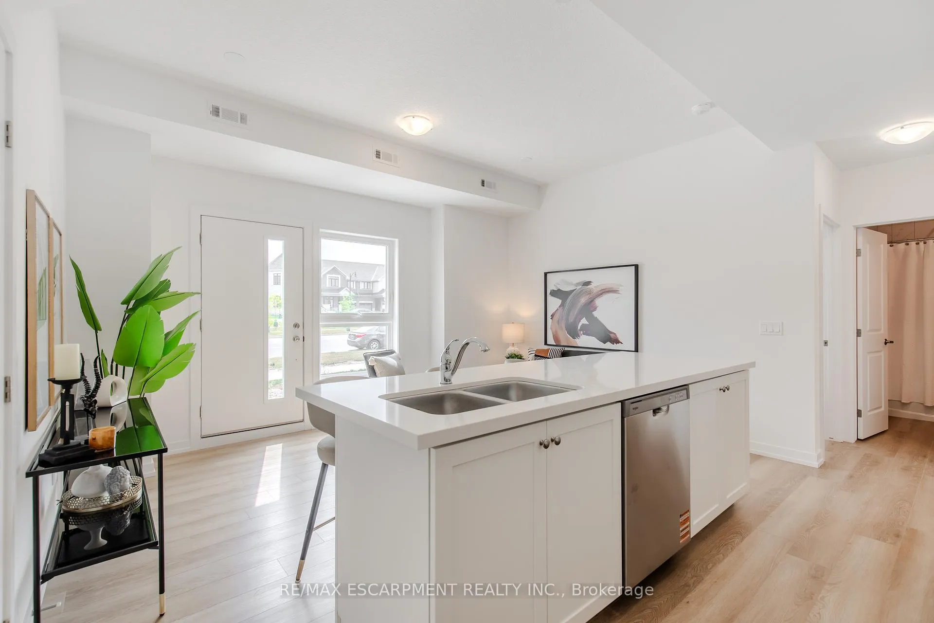 Photo 8 of 249 Burke Street, Hamilton, Waterdown — HOMEH