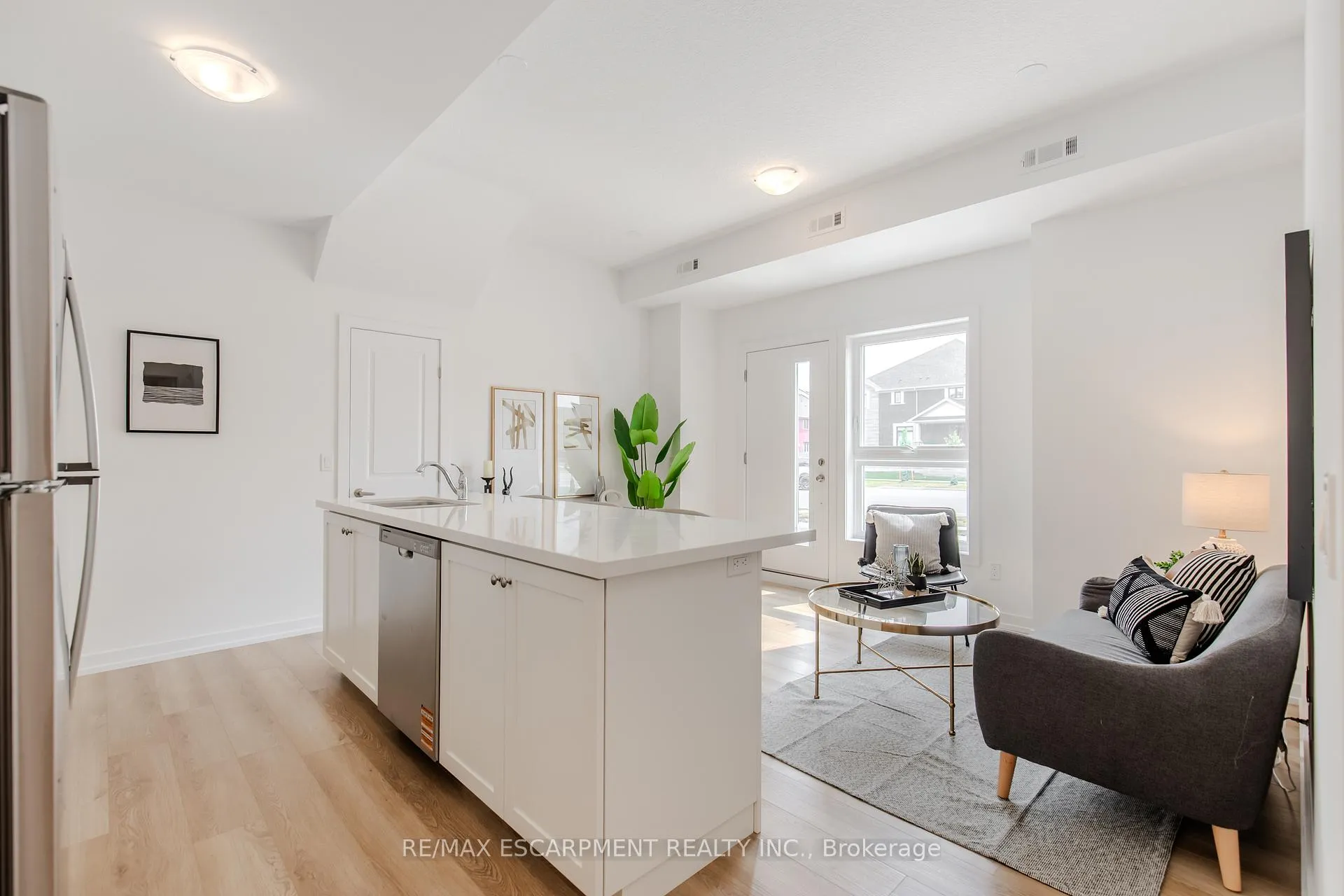 Photo 9 of 249 Burke Street, Hamilton, Waterdown — HOMEH