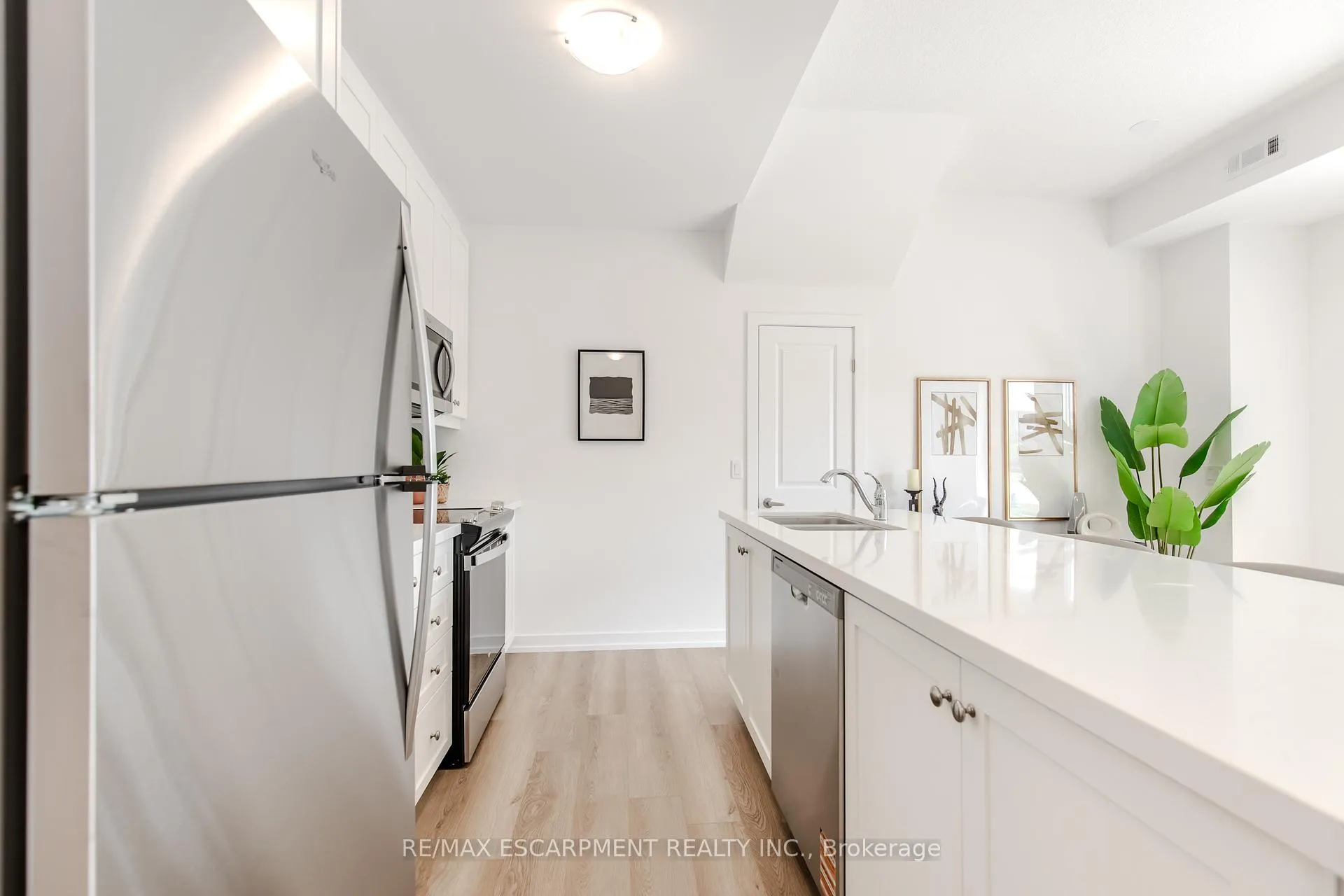 Photo 10 of 249 Burke Street, Hamilton, Waterdown — HOMEH