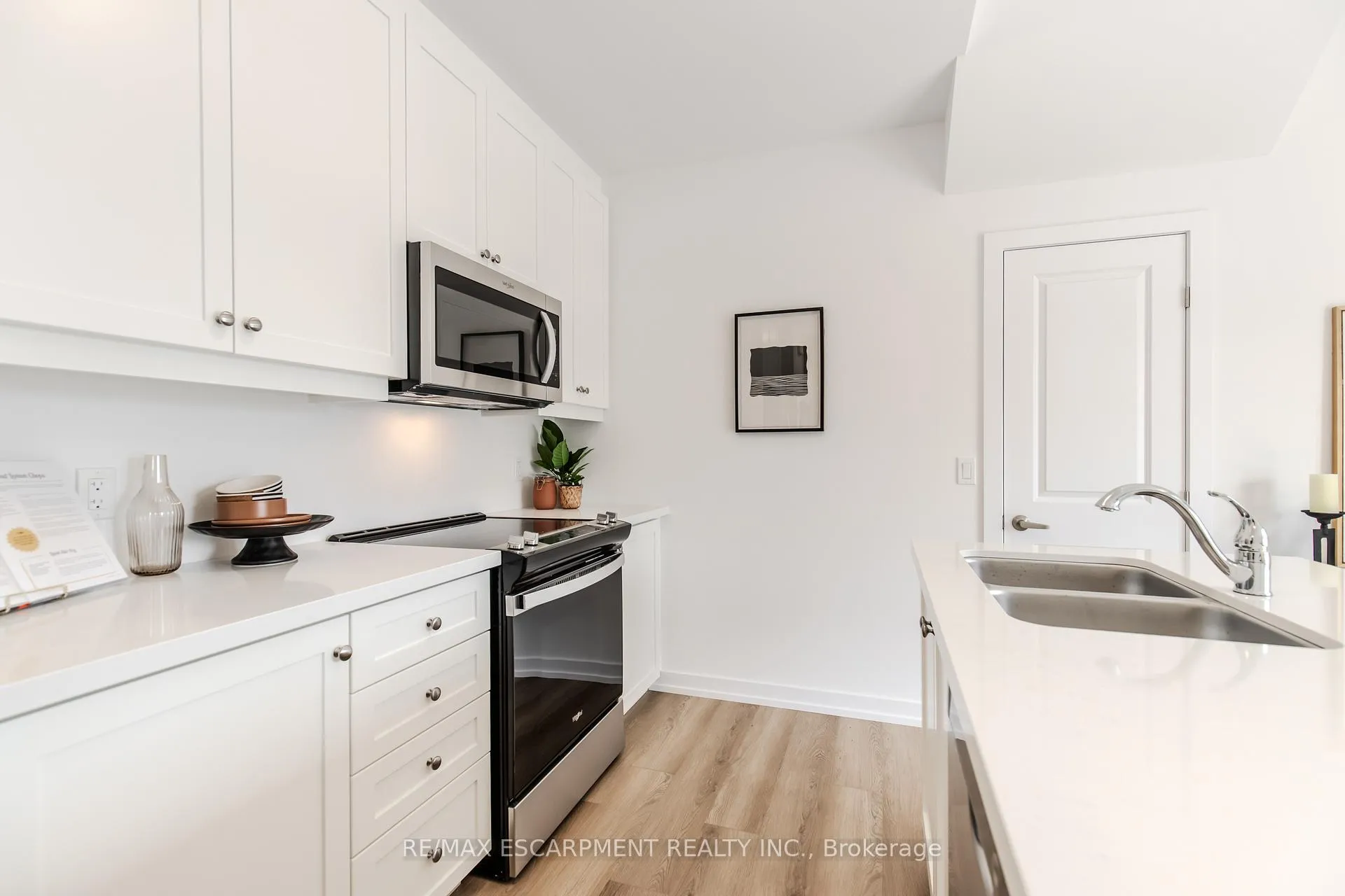 Photo 11 of 249 Burke Street, Hamilton, Waterdown — HOMEH