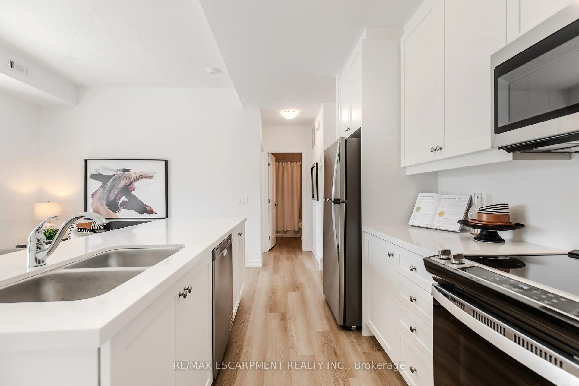 Photo 12 of 249 Burke Street, Hamilton, Waterdown — HOMEH