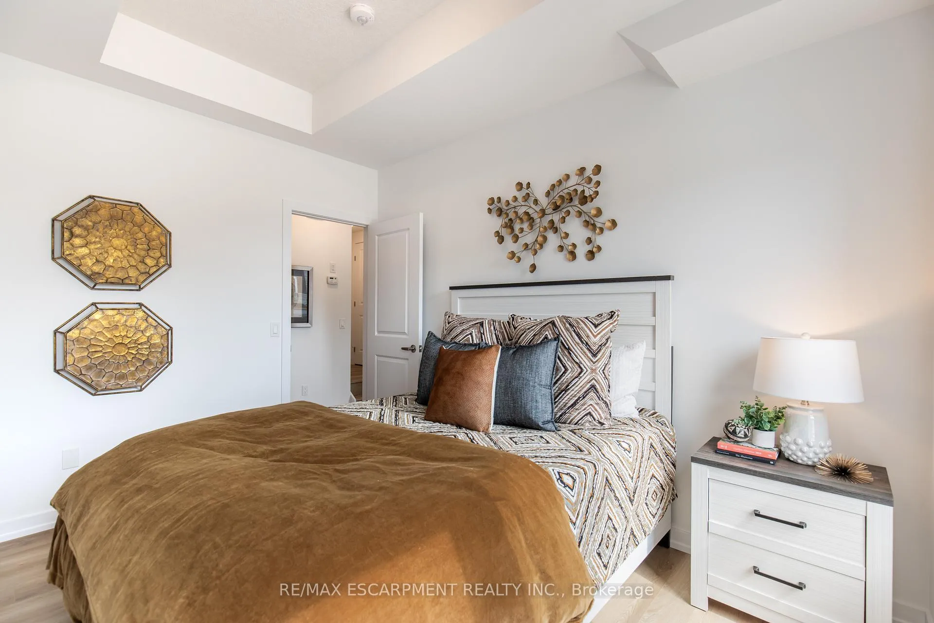 Photo 14 of 249 Burke Street, Hamilton, Waterdown — HOMEH