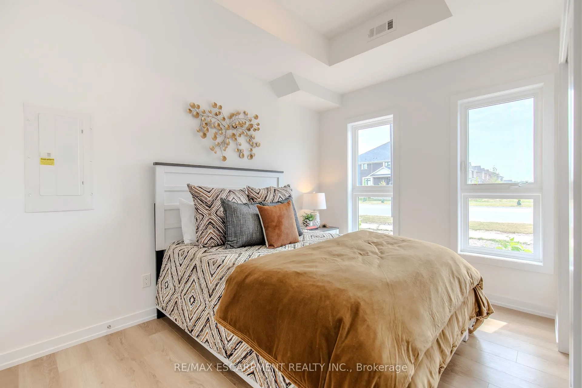 Photo 15 of 249 Burke Street, Hamilton, Waterdown — HOMEH